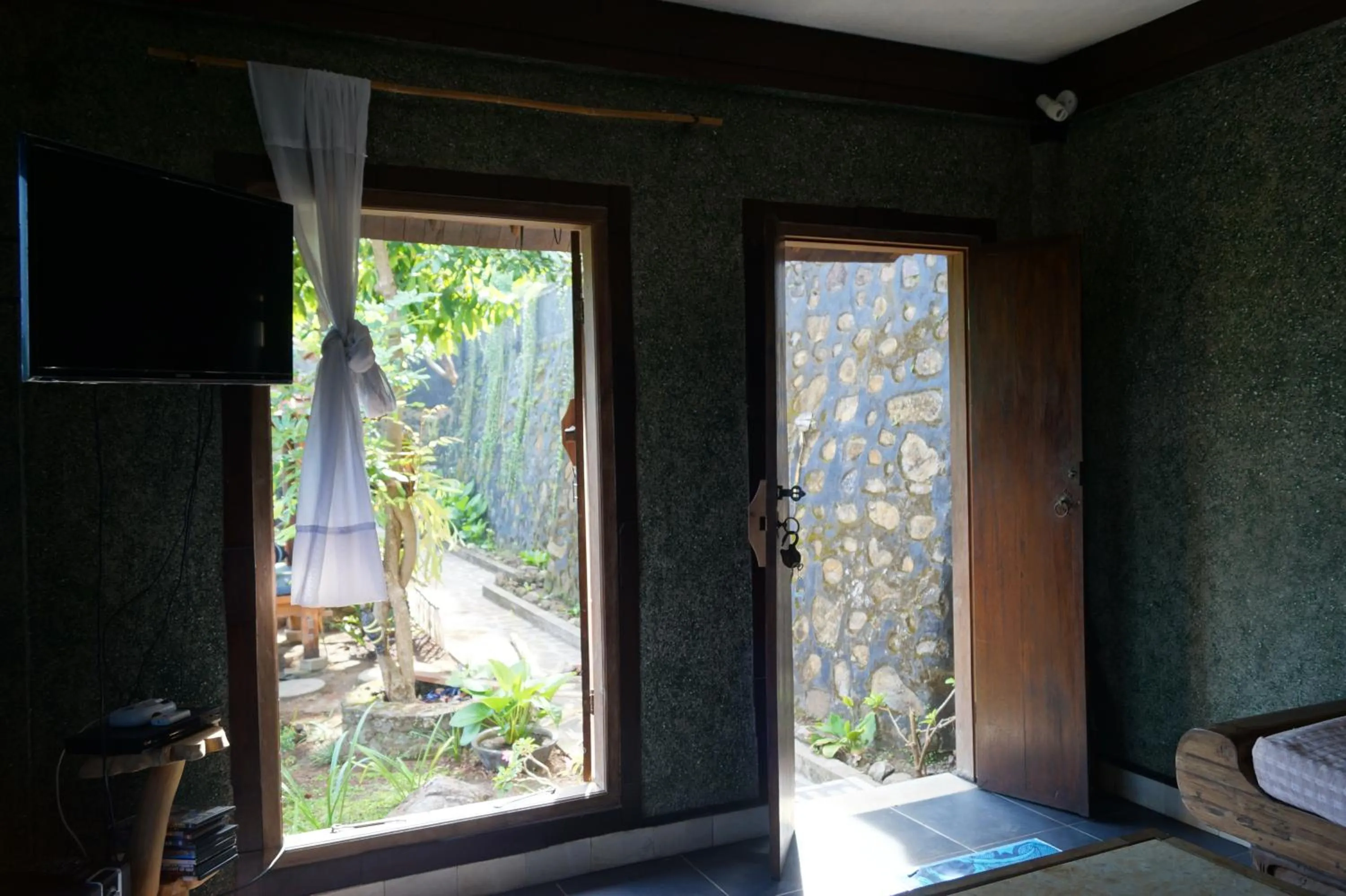 Facade/entrance in Sasak Lebung Home