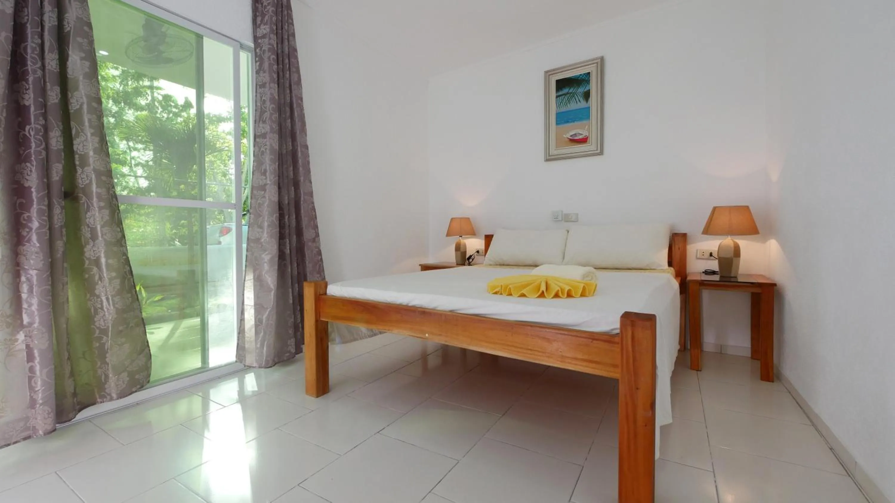 Bed in Alona Gecko Inn