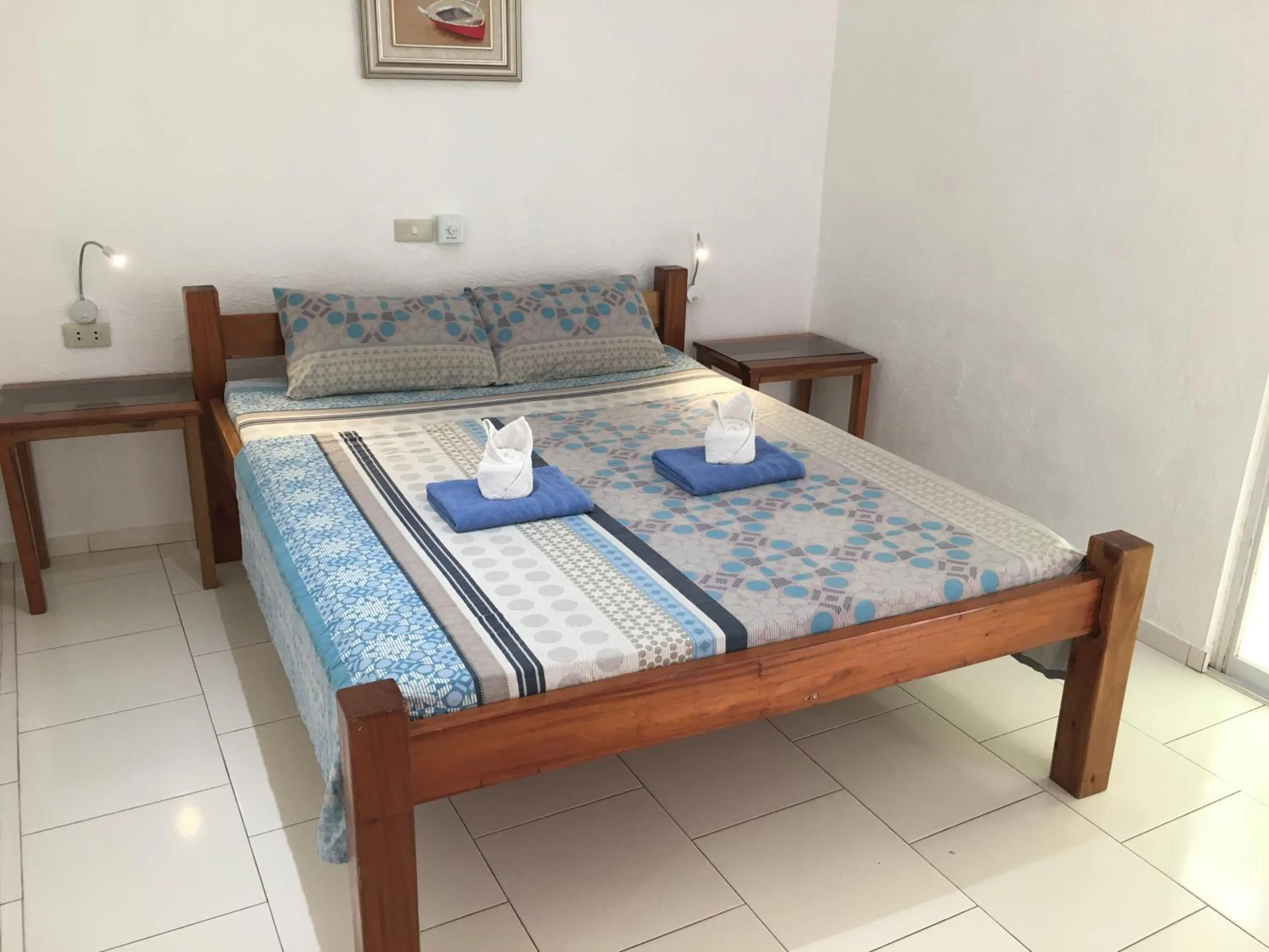 Bed in Alona Gecko Inn