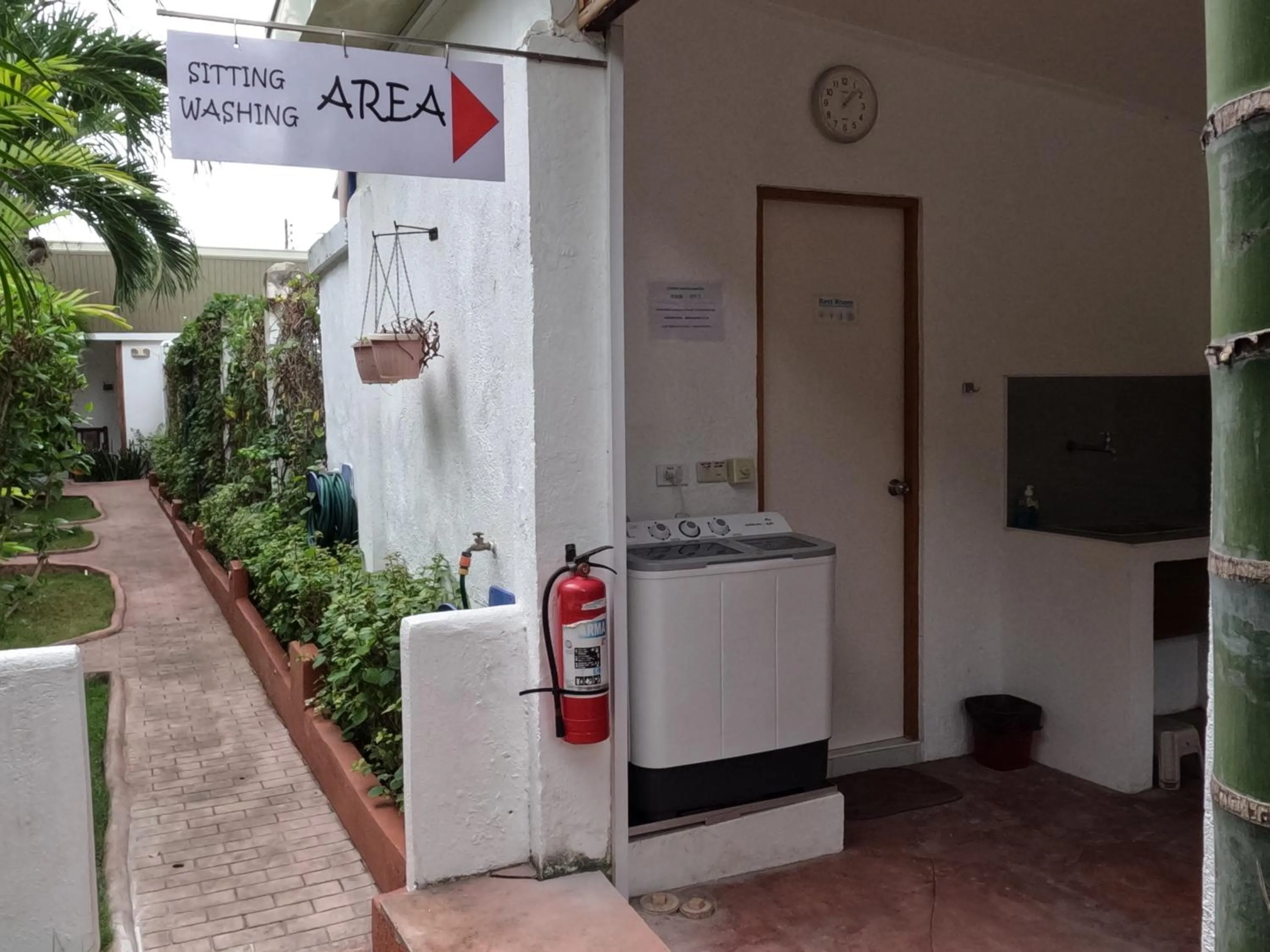 washing machine in Alona Gecko Inn