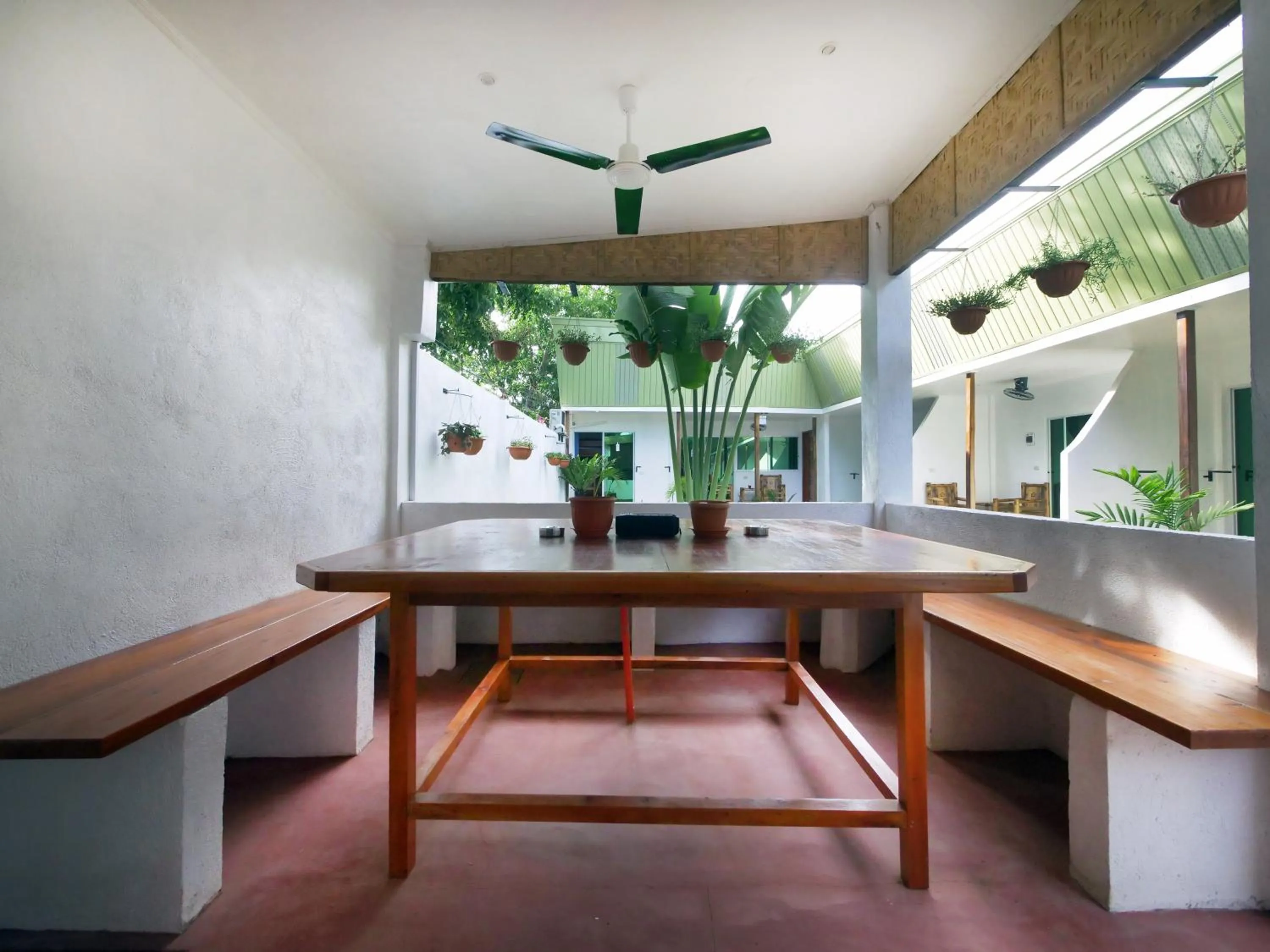 Communal lounge/ TV room in Alona Gecko Inn