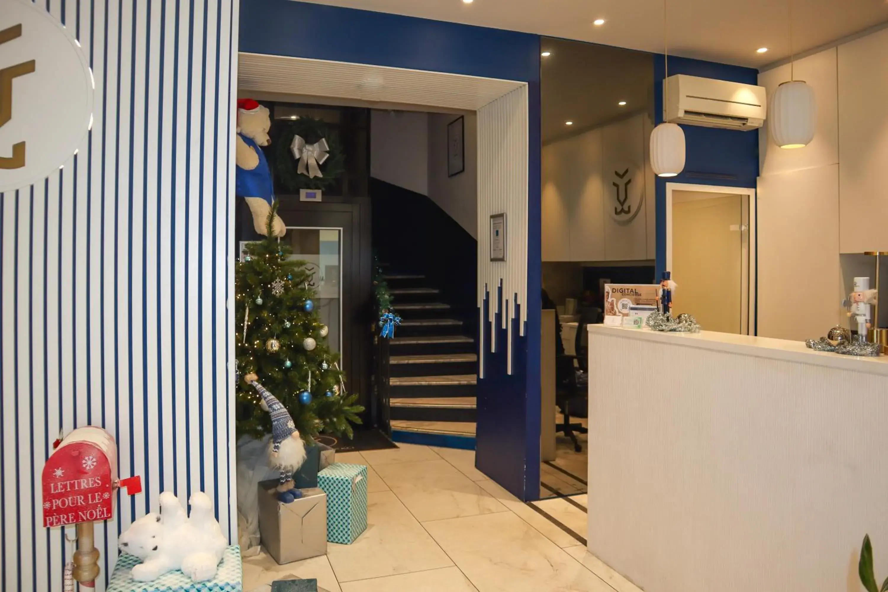 Property building in Hôtel Byakko Nice Property building in Hôtel Byakko Nice