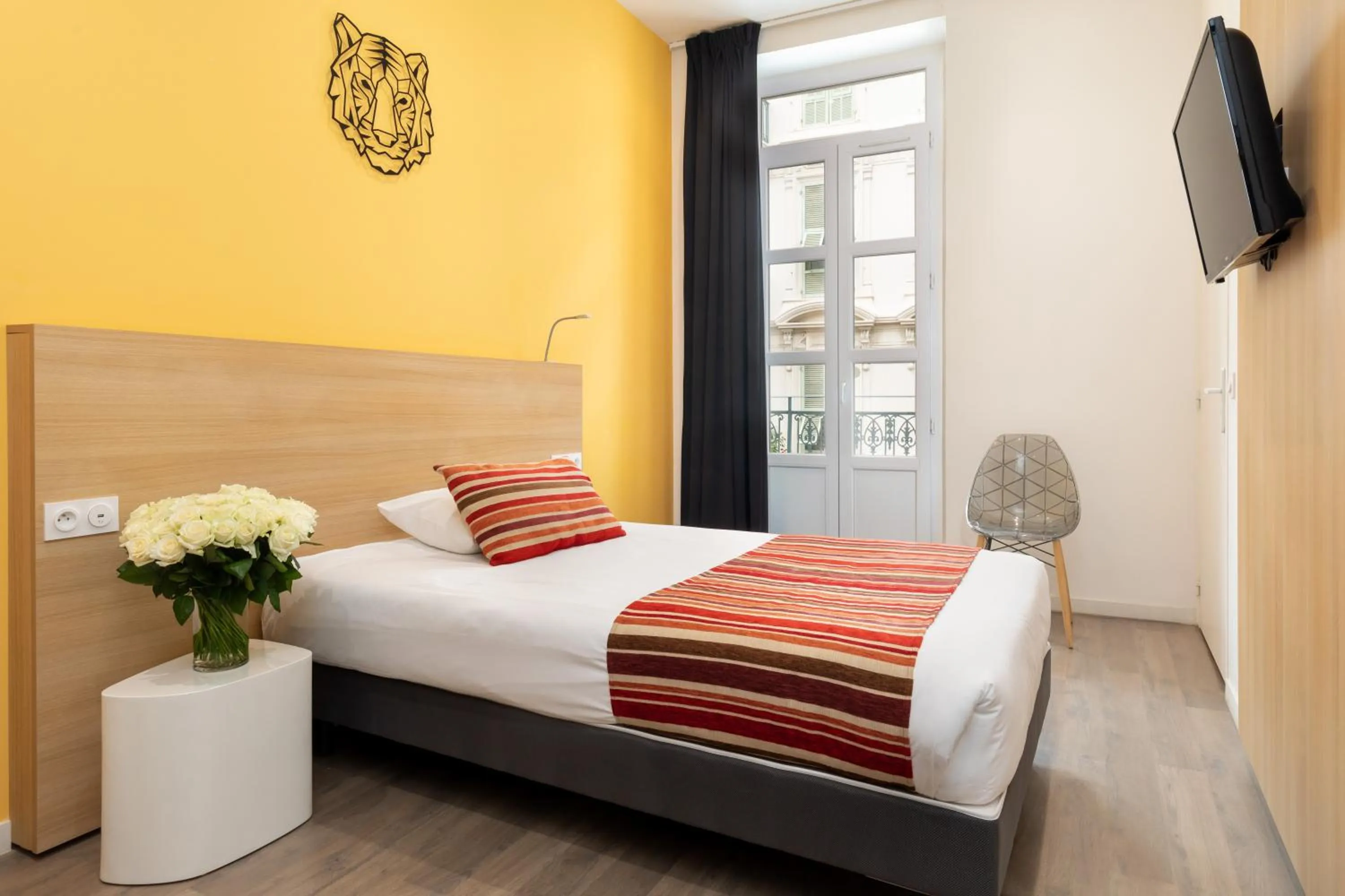 Bed in Hôtel Byakko Nice