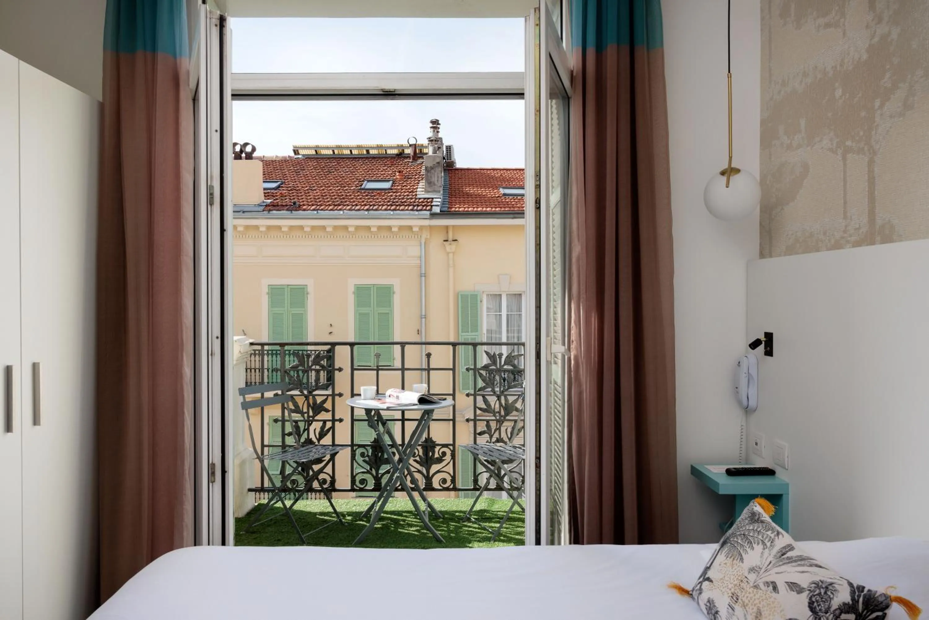 Bed in Hôtel Byakko Nice