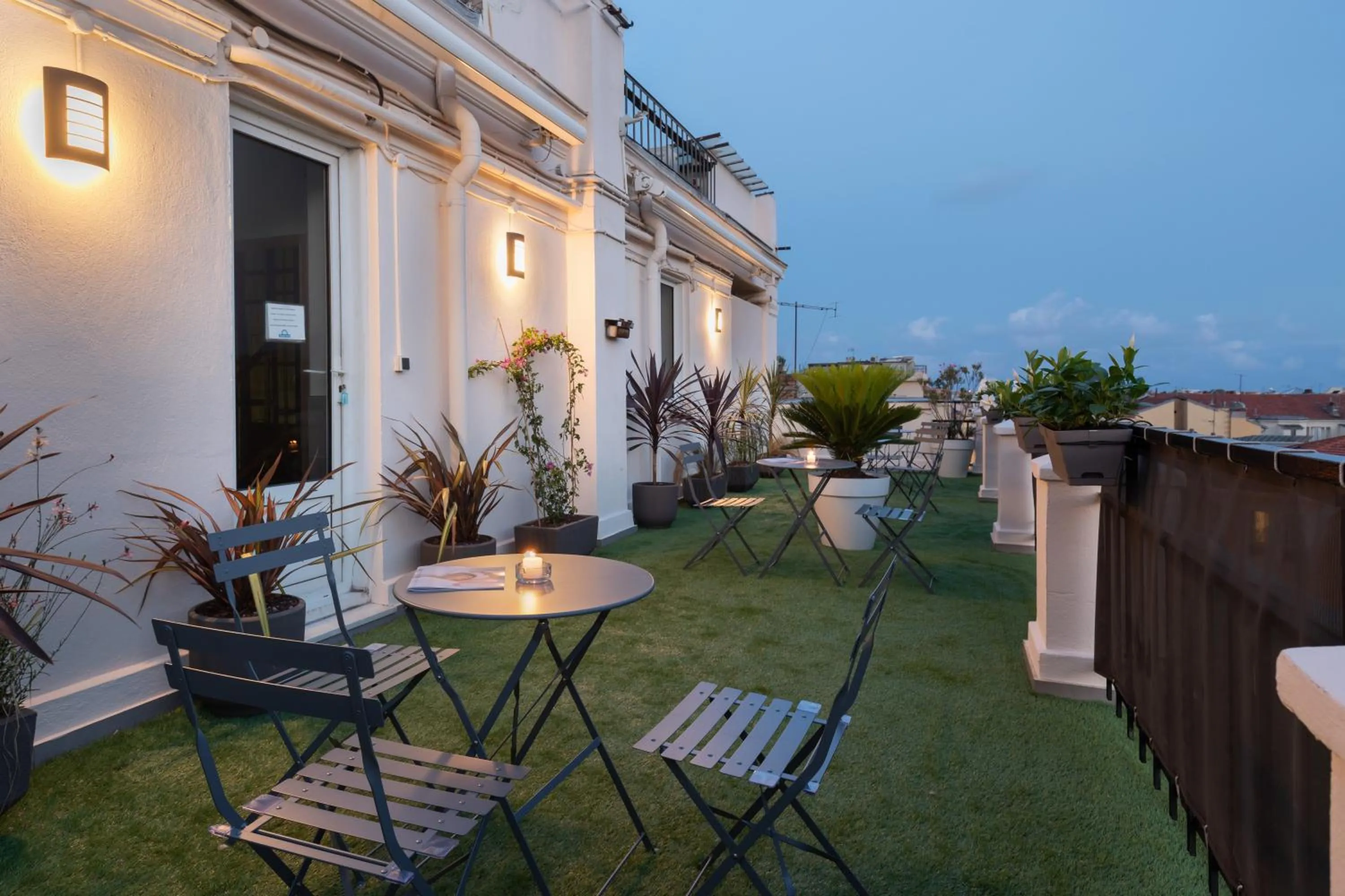 Patio in Hôtel Byakko Nice