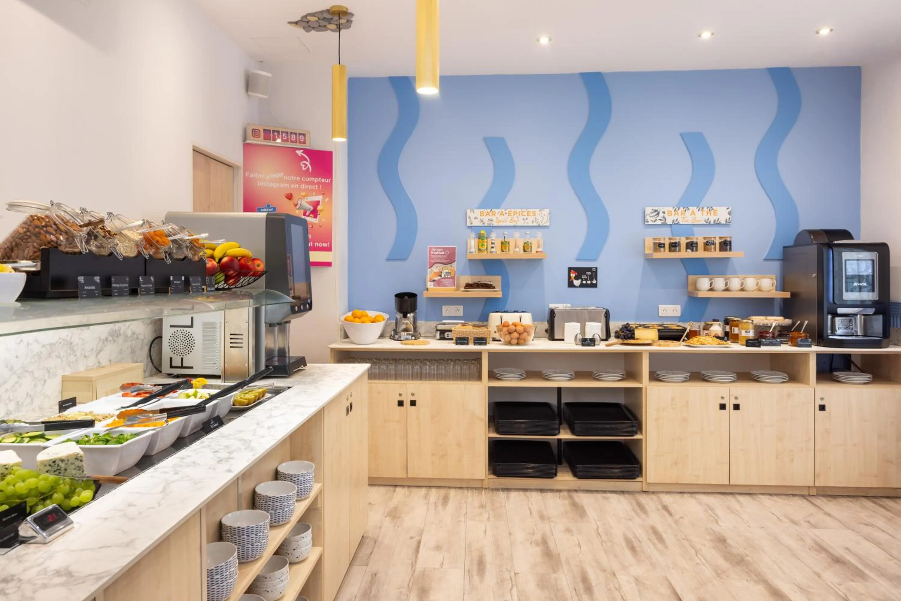 Coffee/tea facilities in Hôtel Byakko Nice