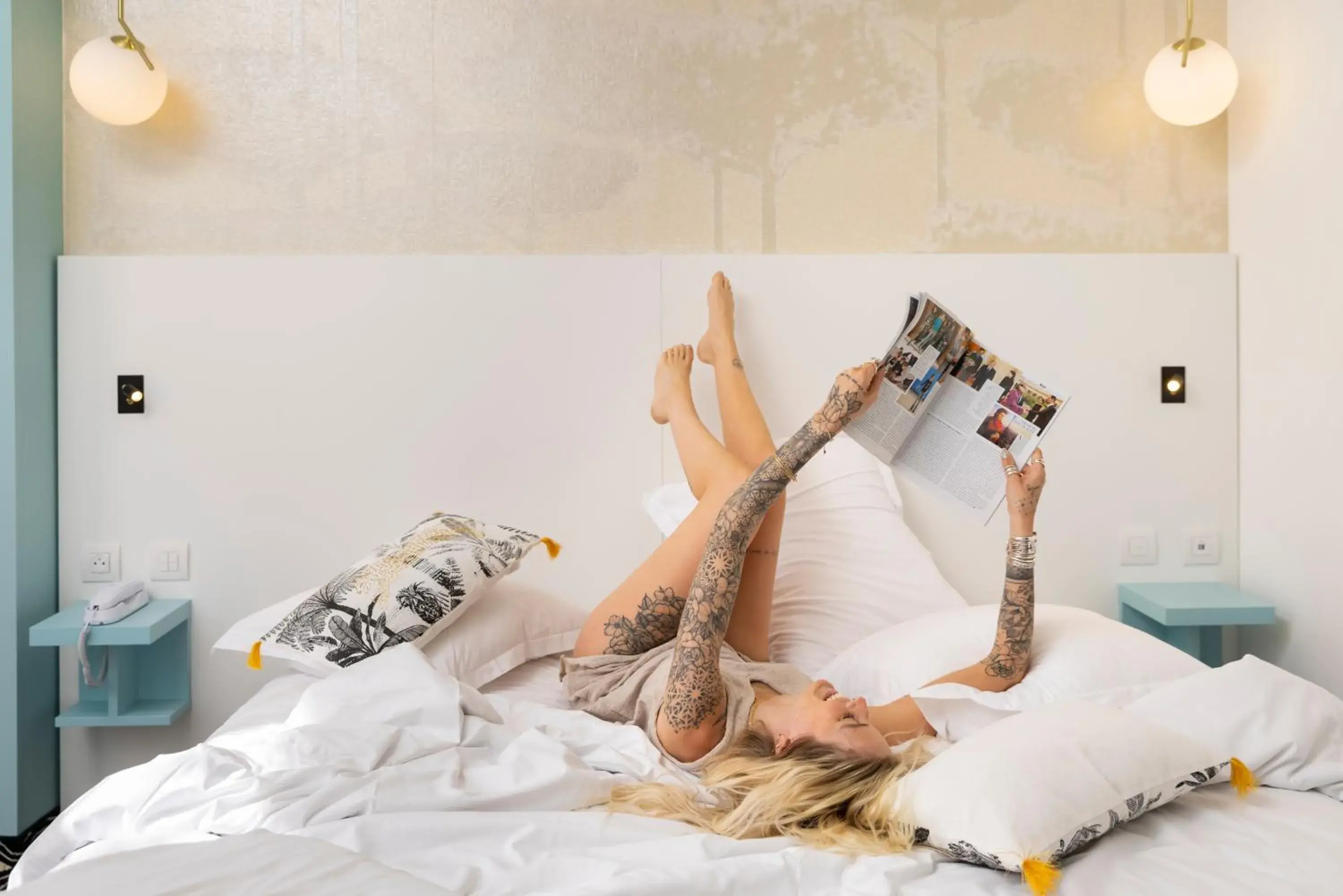 People, Bed in Hôtel Byakko Nice People, Bed in Hôtel Byakko Nice