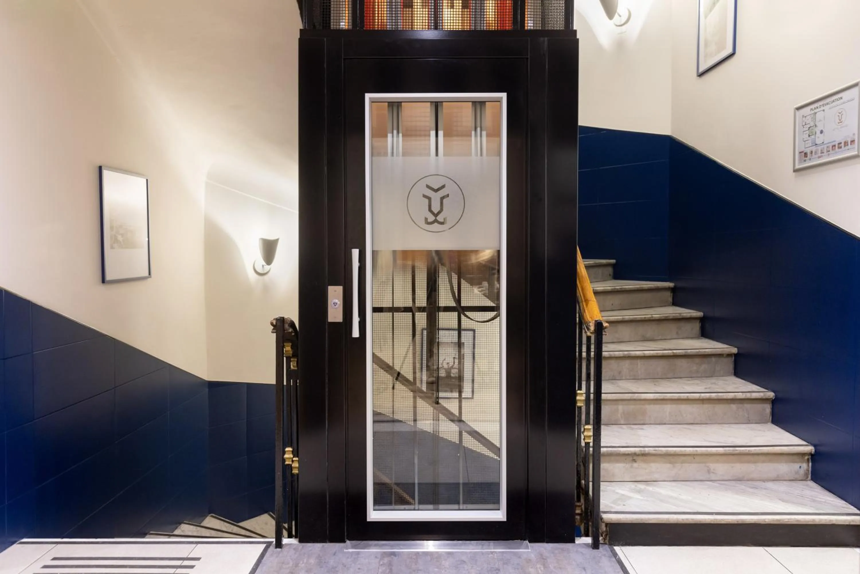 elevator in Hôtel Byakko Nice