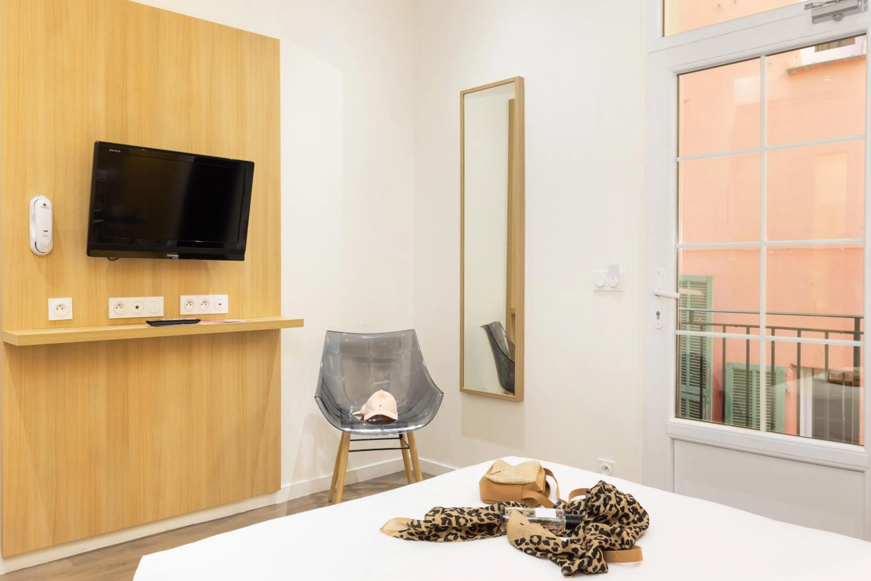 Bed in Hôtel Byakko Nice