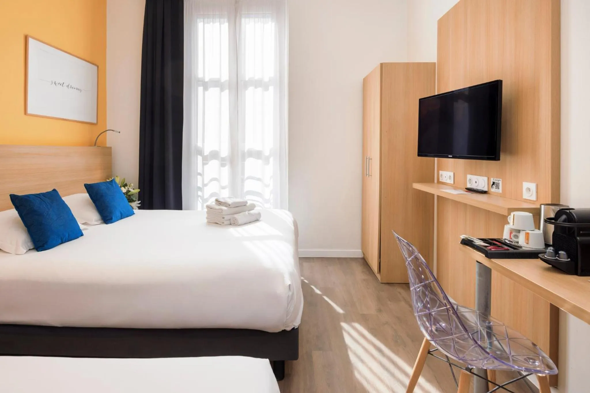 Bed in Hôtel Byakko Nice