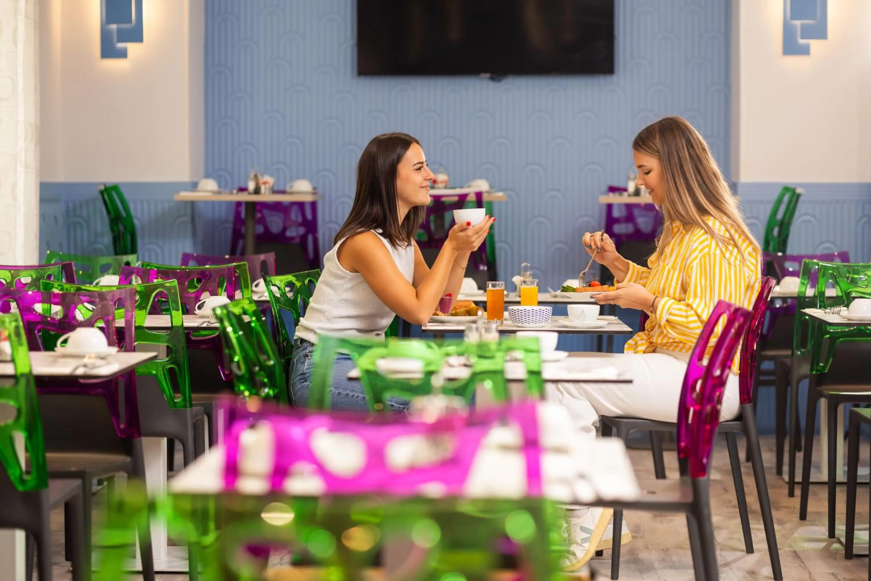 Restaurant/places to eat in Hôtel Byakko Nice