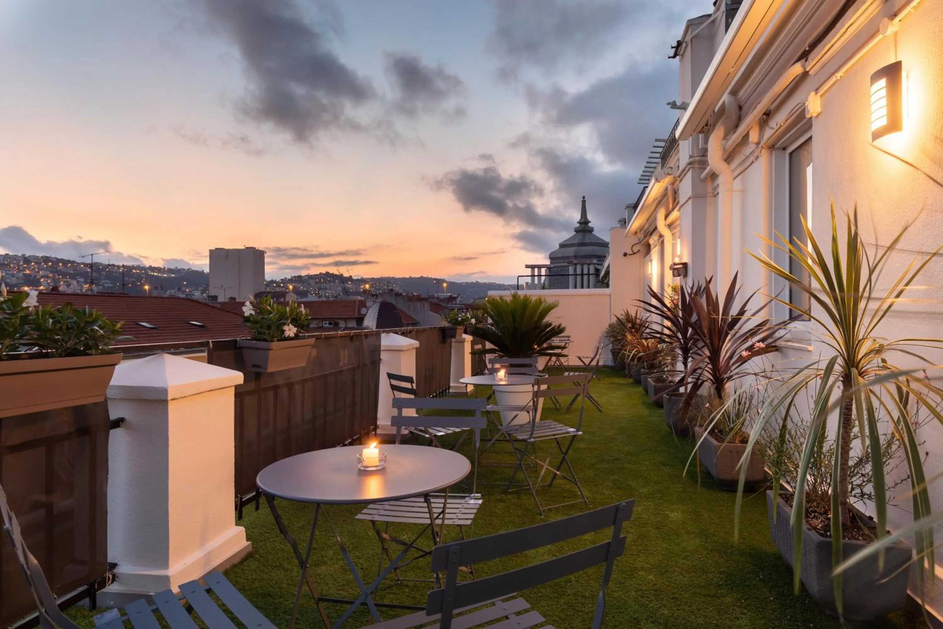 Patio in Hôtel Byakko Nice