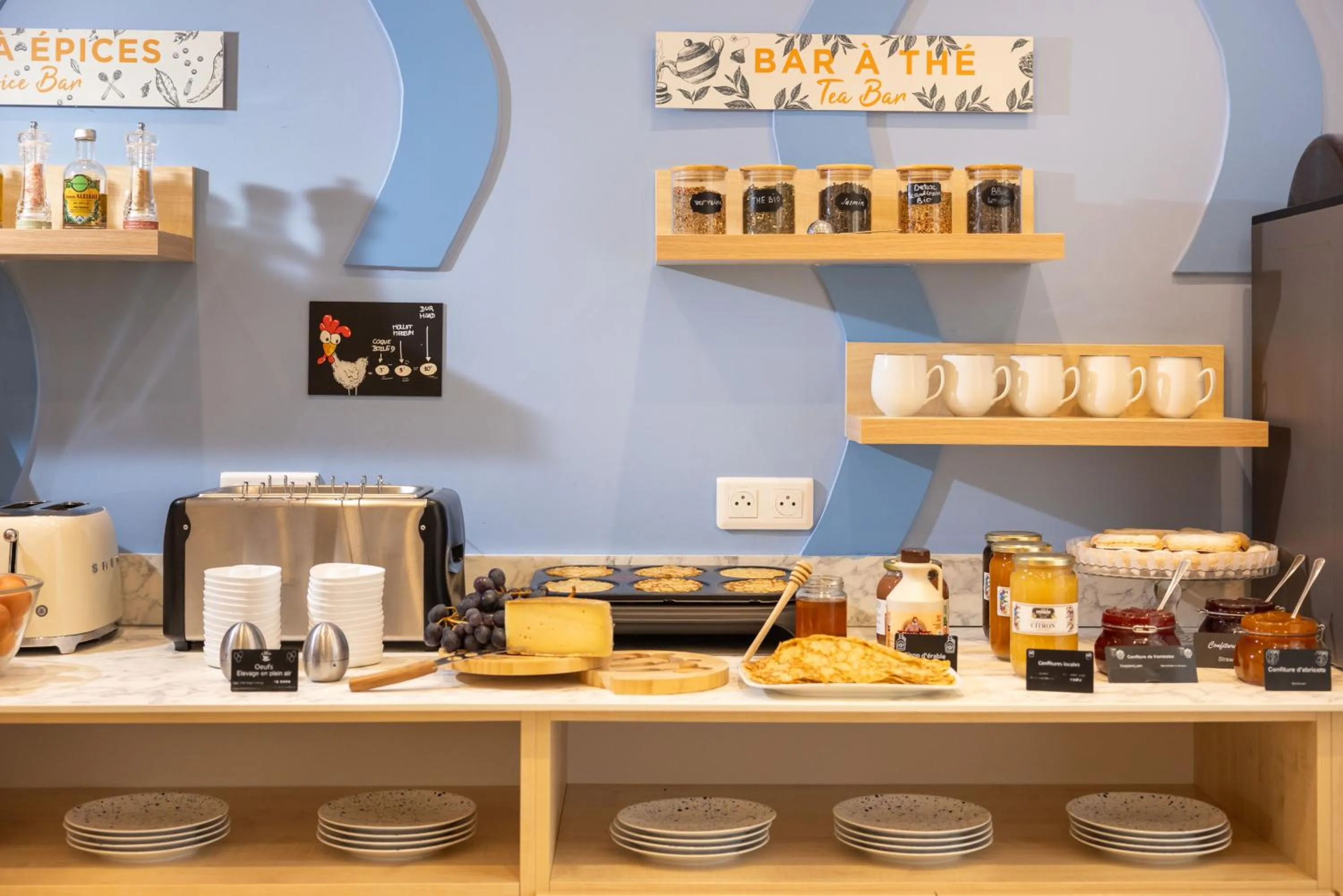 Continental breakfast in Hôtel Byakko Nice