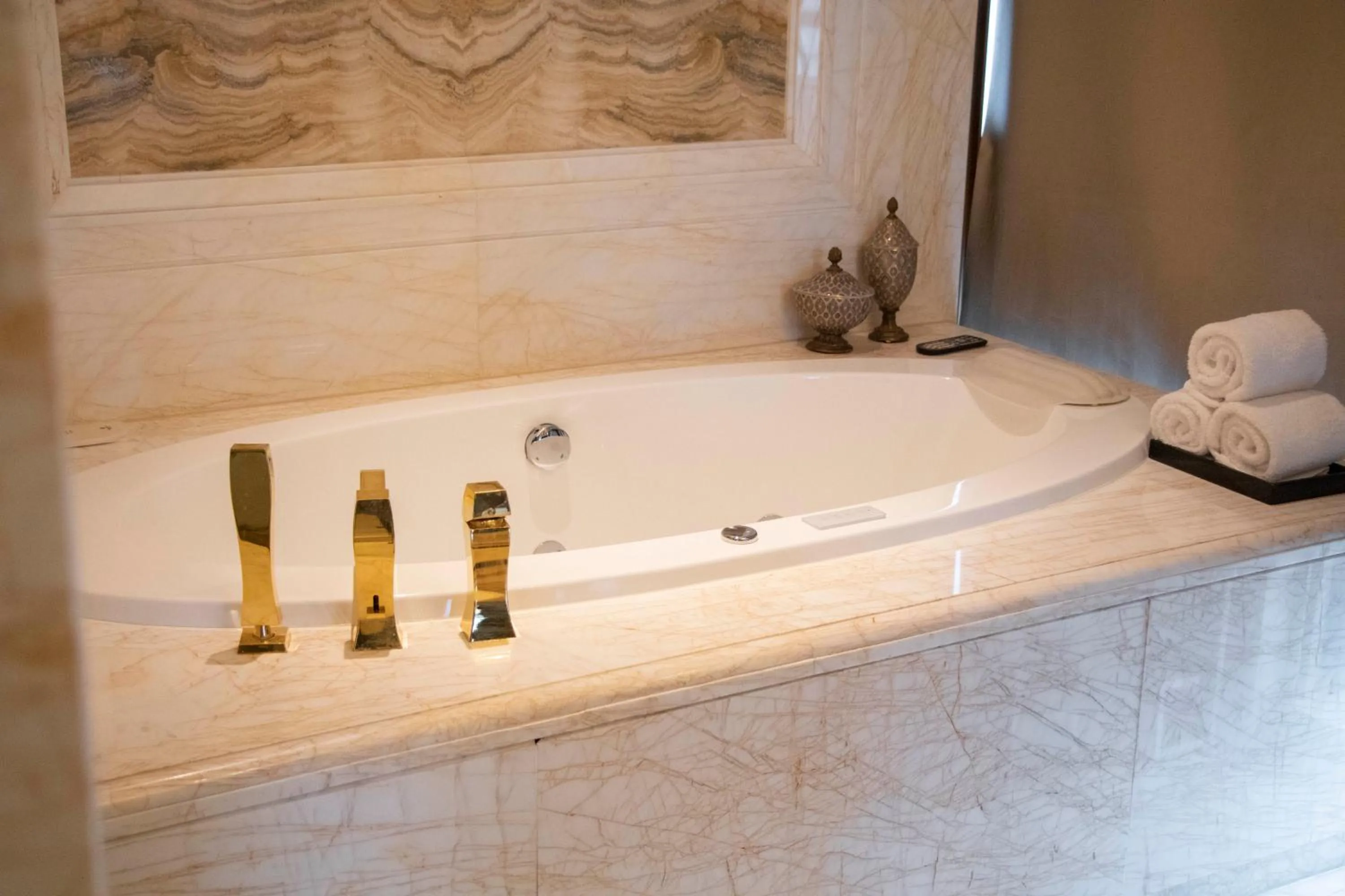 Hot Tub in Wanda Realm Bozhou