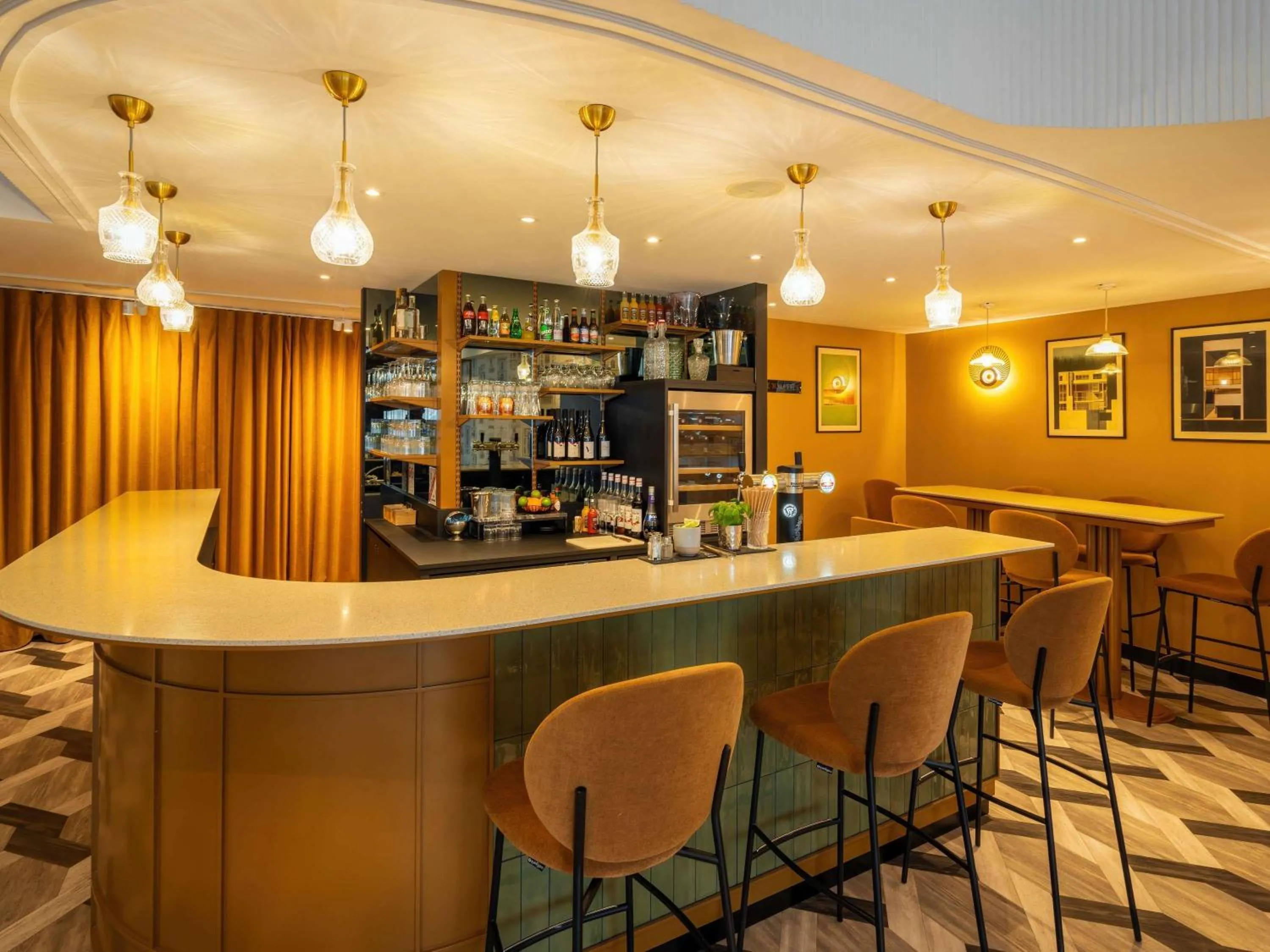 Lounge or bar in Le Splendid Hotel Lac D'Annecy - Handwritten Collection