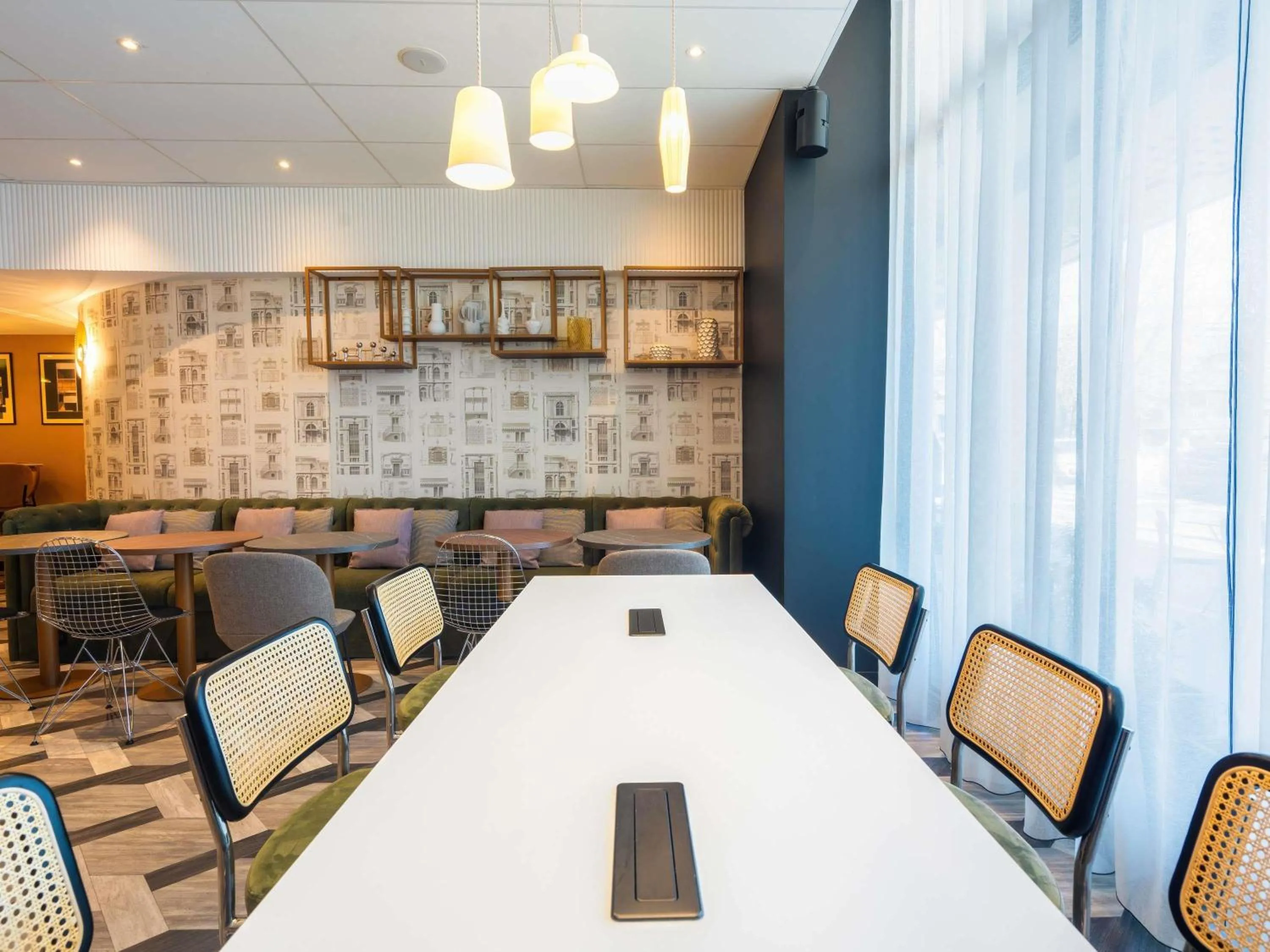 Lounge or bar in Le Splendid Hotel Lac D'Annecy - Handwritten Collection