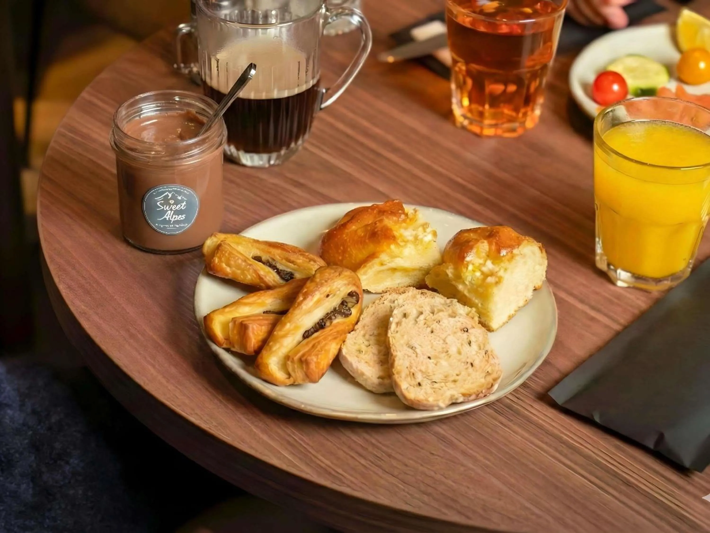 Breakfast in Le Splendid Hotel Lac D'Annecy - Handwritten Collection