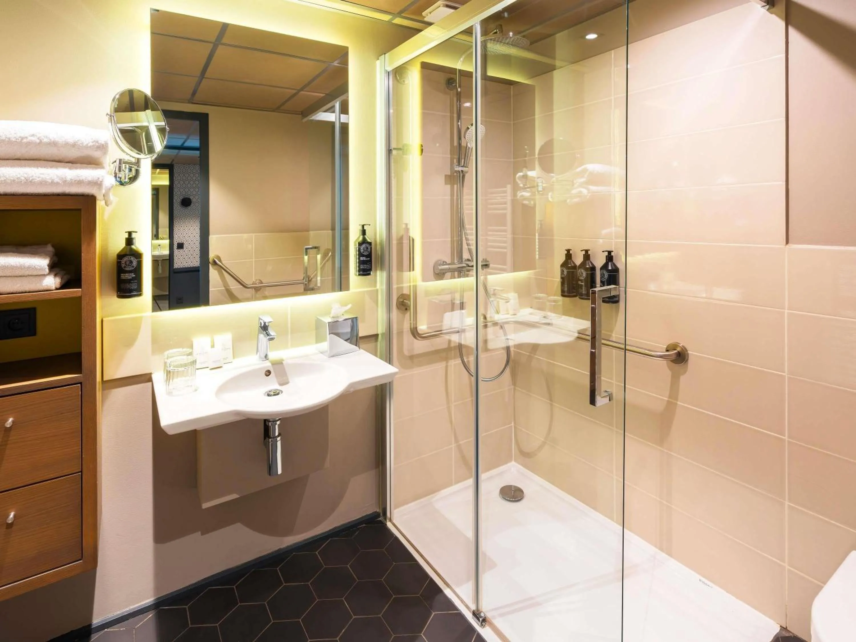 Bedroom in Le Splendid Hotel Lac D'Annecy - Handwritten Collection