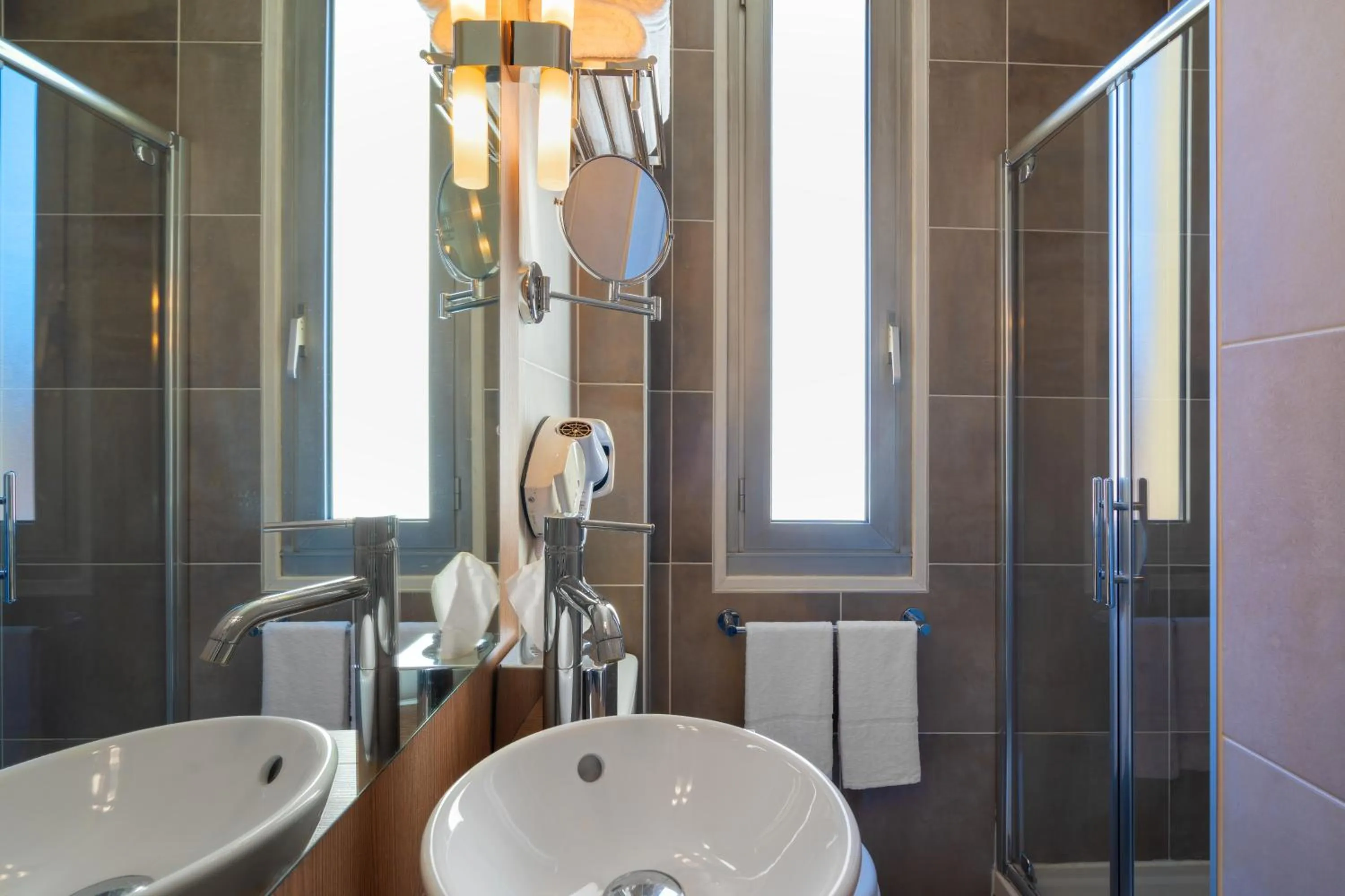 Shower in Le Splendid Hotel Lac D'Annecy - Handwritten Collection