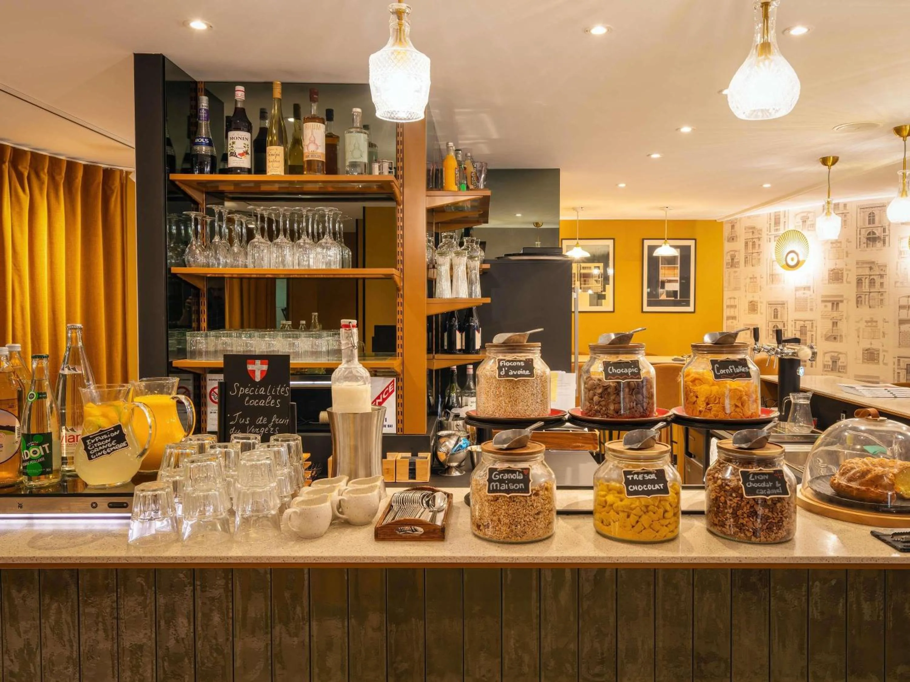 Breakfast in Le Splendid Hotel Lac D'Annecy - Handwritten Collection