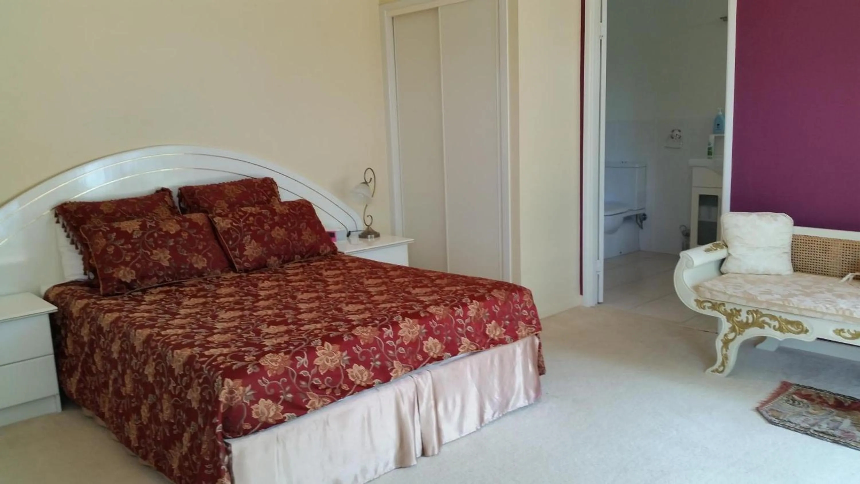 Bedroom, Bed in Hilltop Hideaway