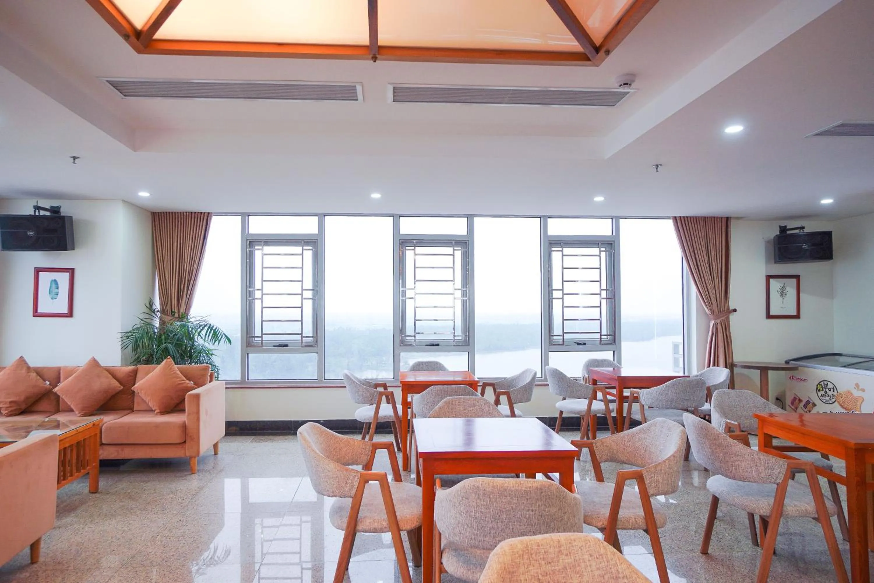 Coffee/tea facilities in Vinh Hoang Hotel