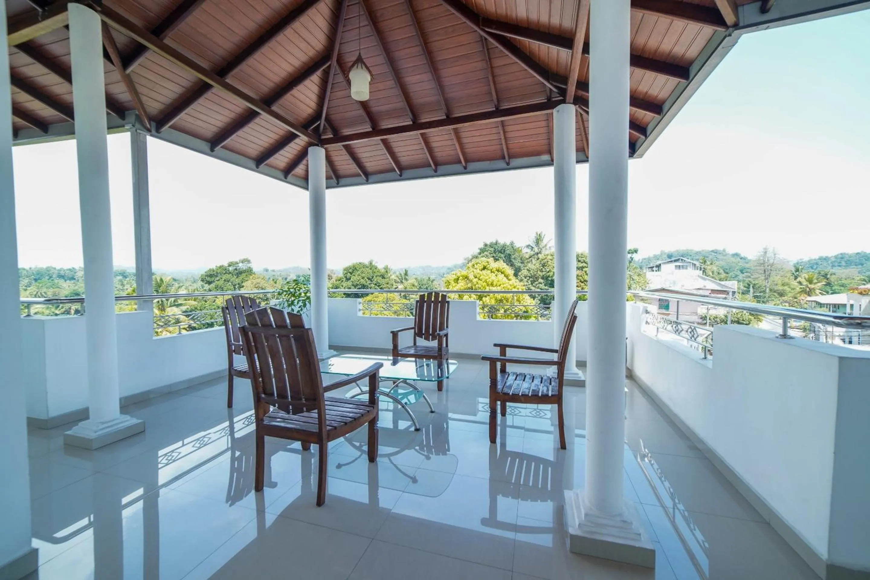 Restaurant/places to eat in Dazzling Villa