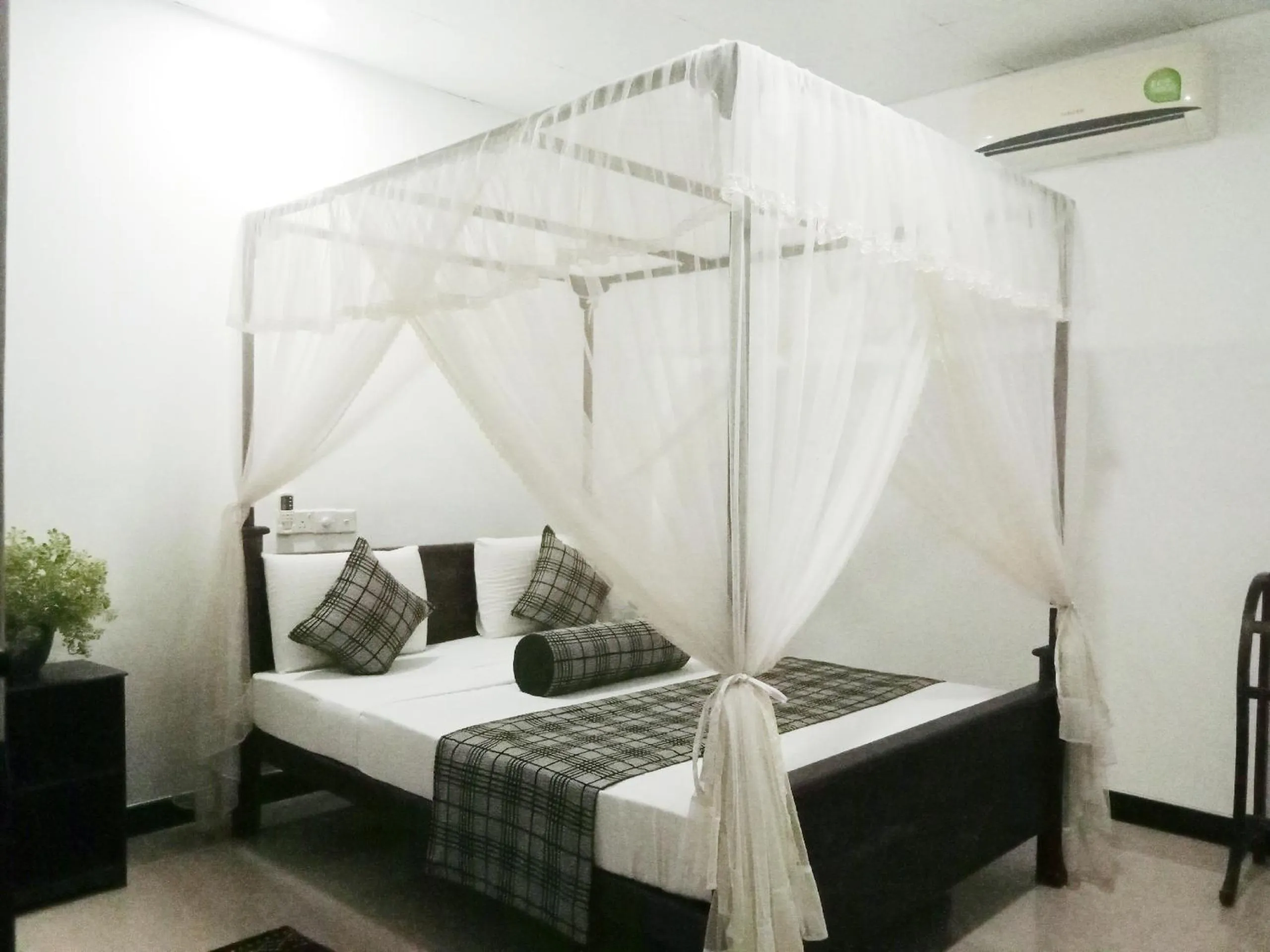 Bedroom, Bed in Sigiriya Rock Gate Resort