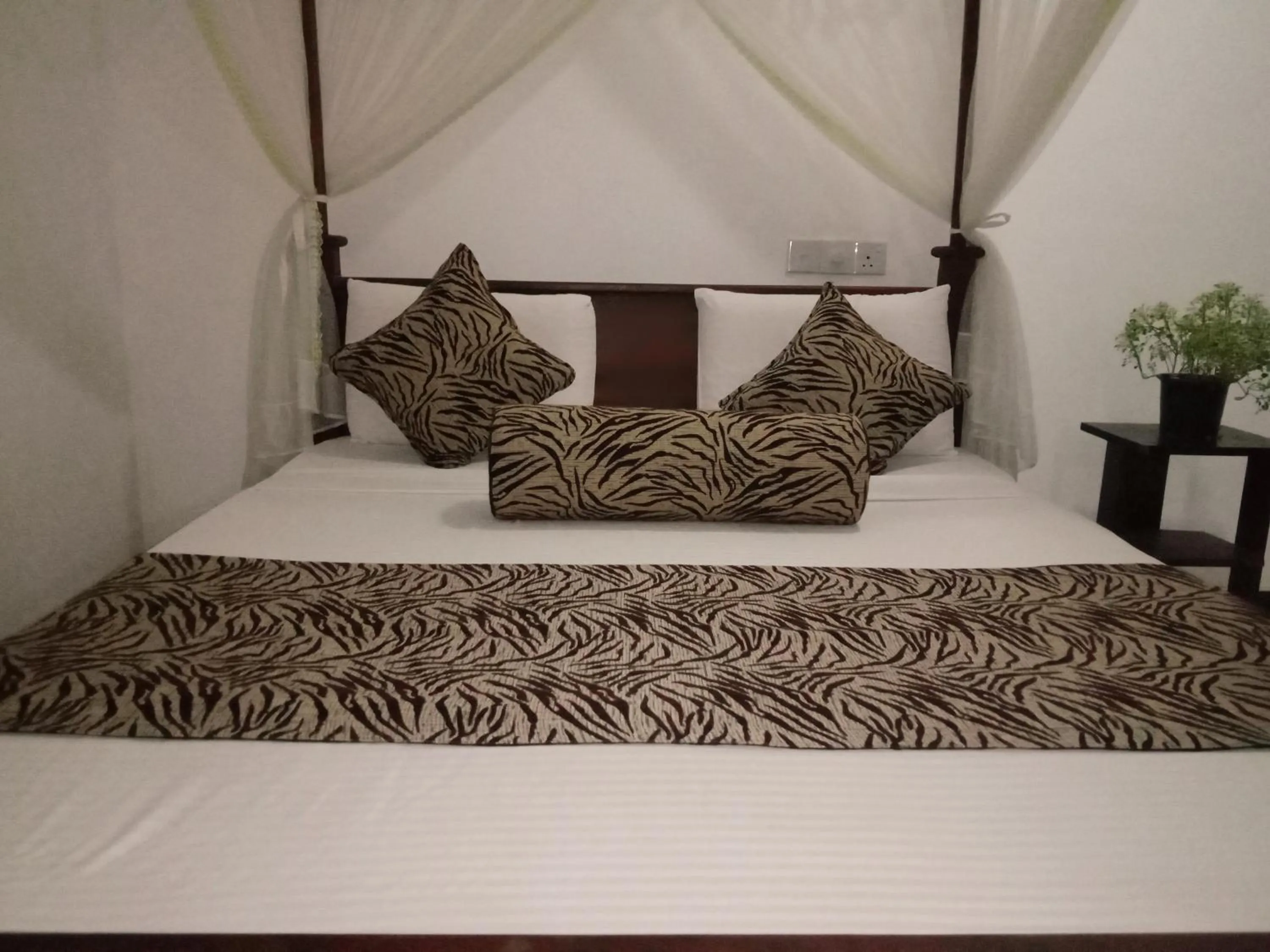 Bedroom, Bed in Sigiriya Rock Gate Resort