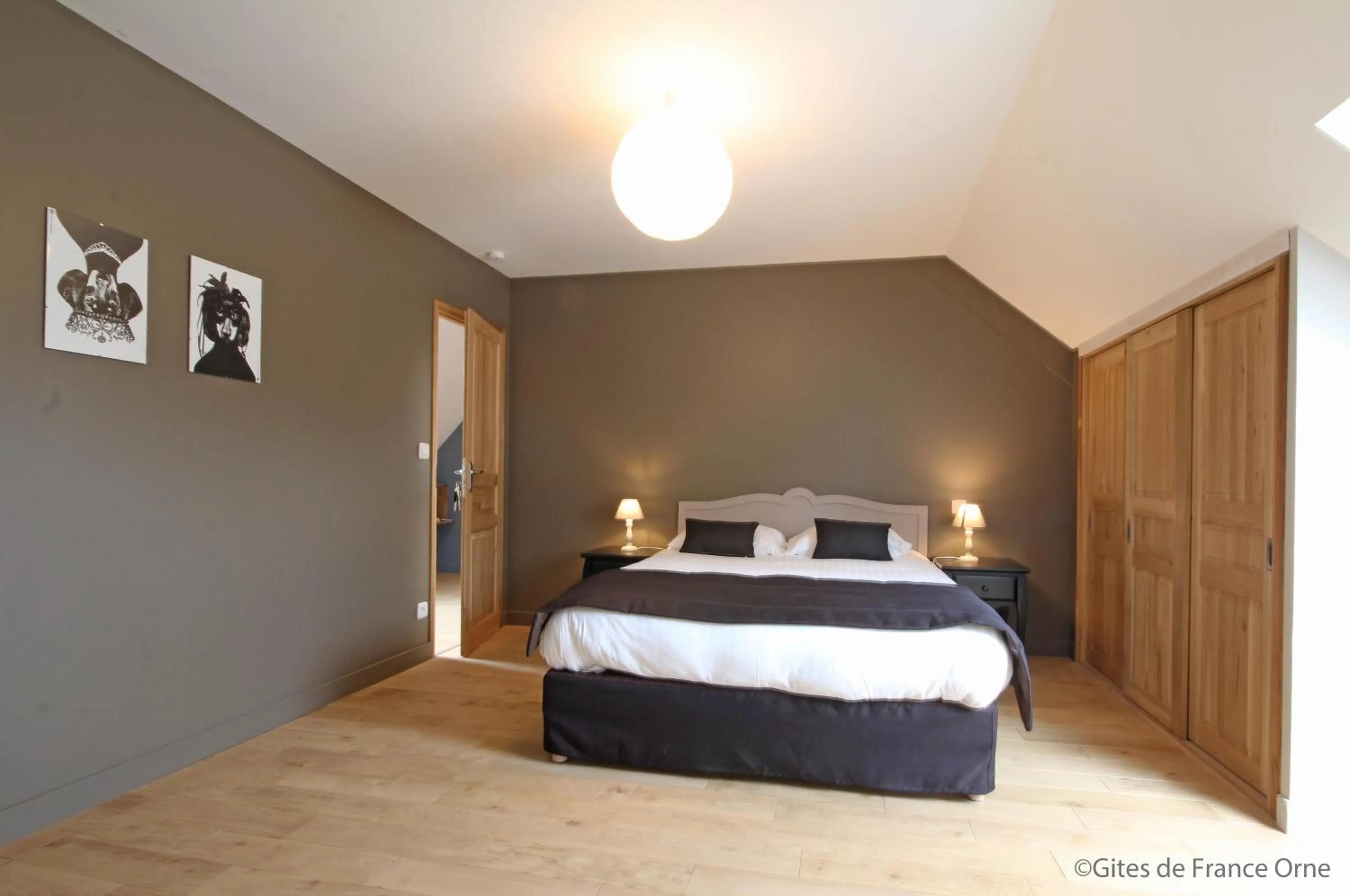 Photo of the whole room, Bed in La Corbonniere