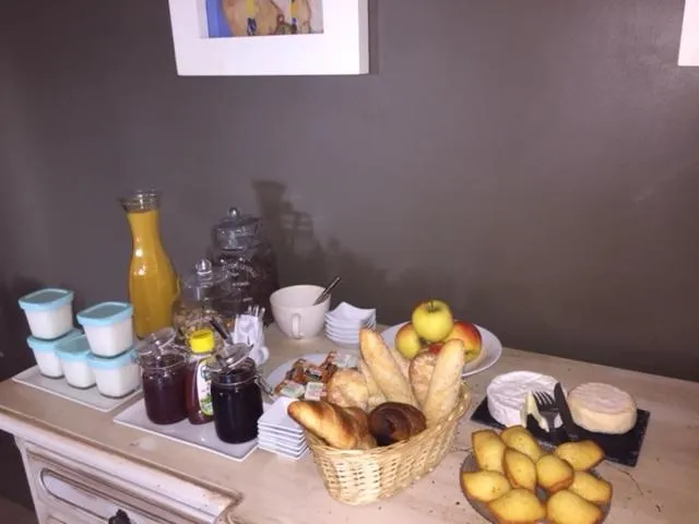 Continental breakfast in La Corbonniere