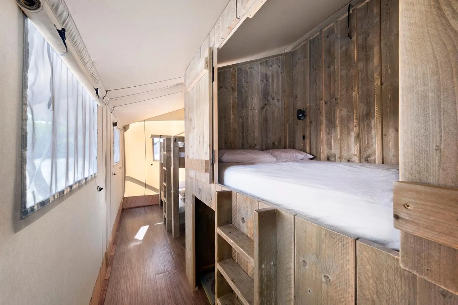 Photo of the whole room, Bed in Scamander Sanctuary Holiday Park