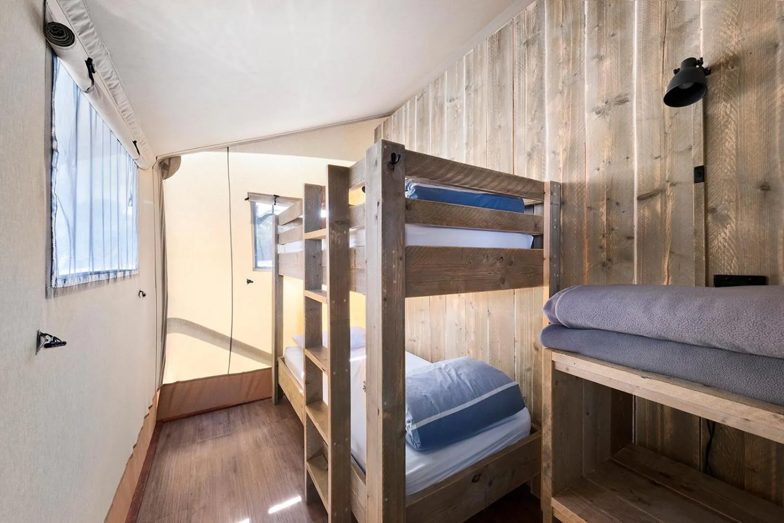 Photo of the whole room, Bed in Scamander Sanctuary Holiday Park