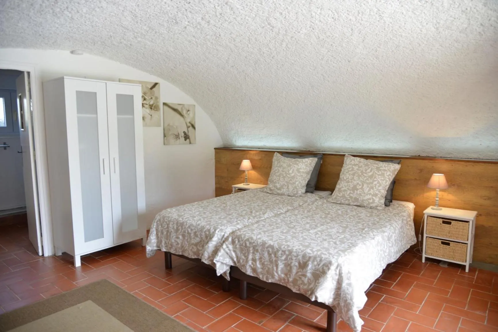 Property building, Bed in Au Grand Bonheur