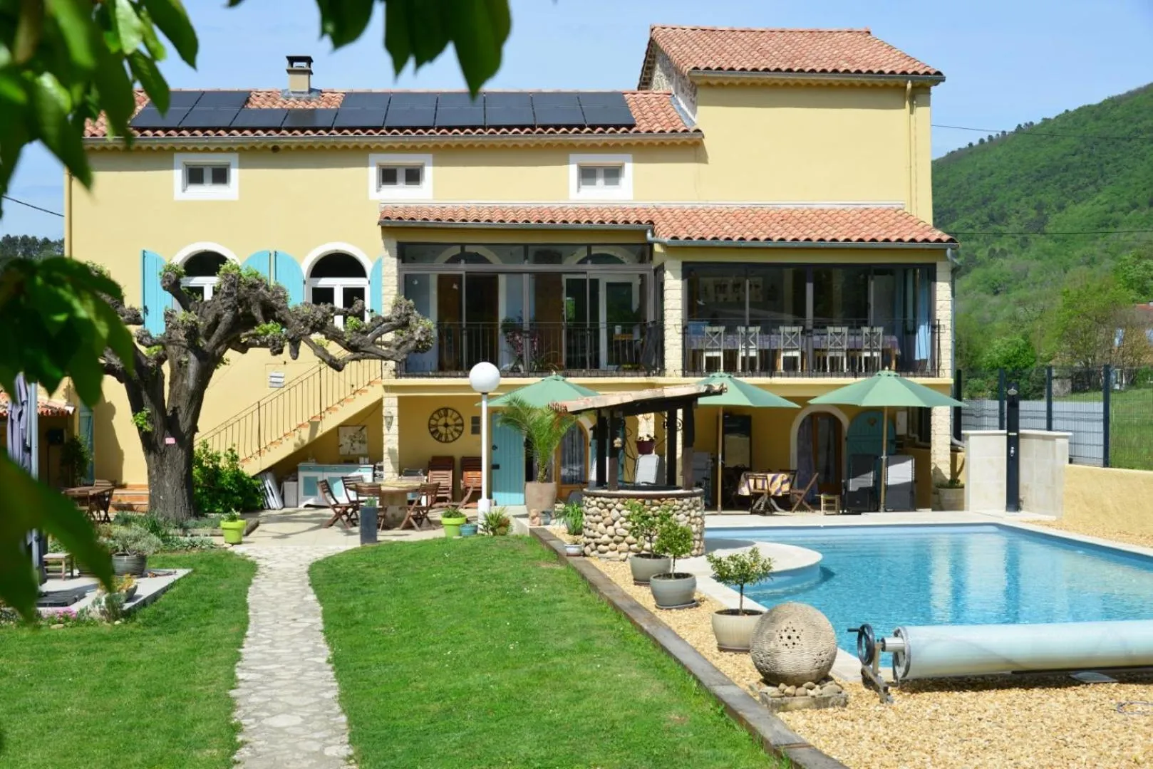 Property building in Au Grand Bonheur