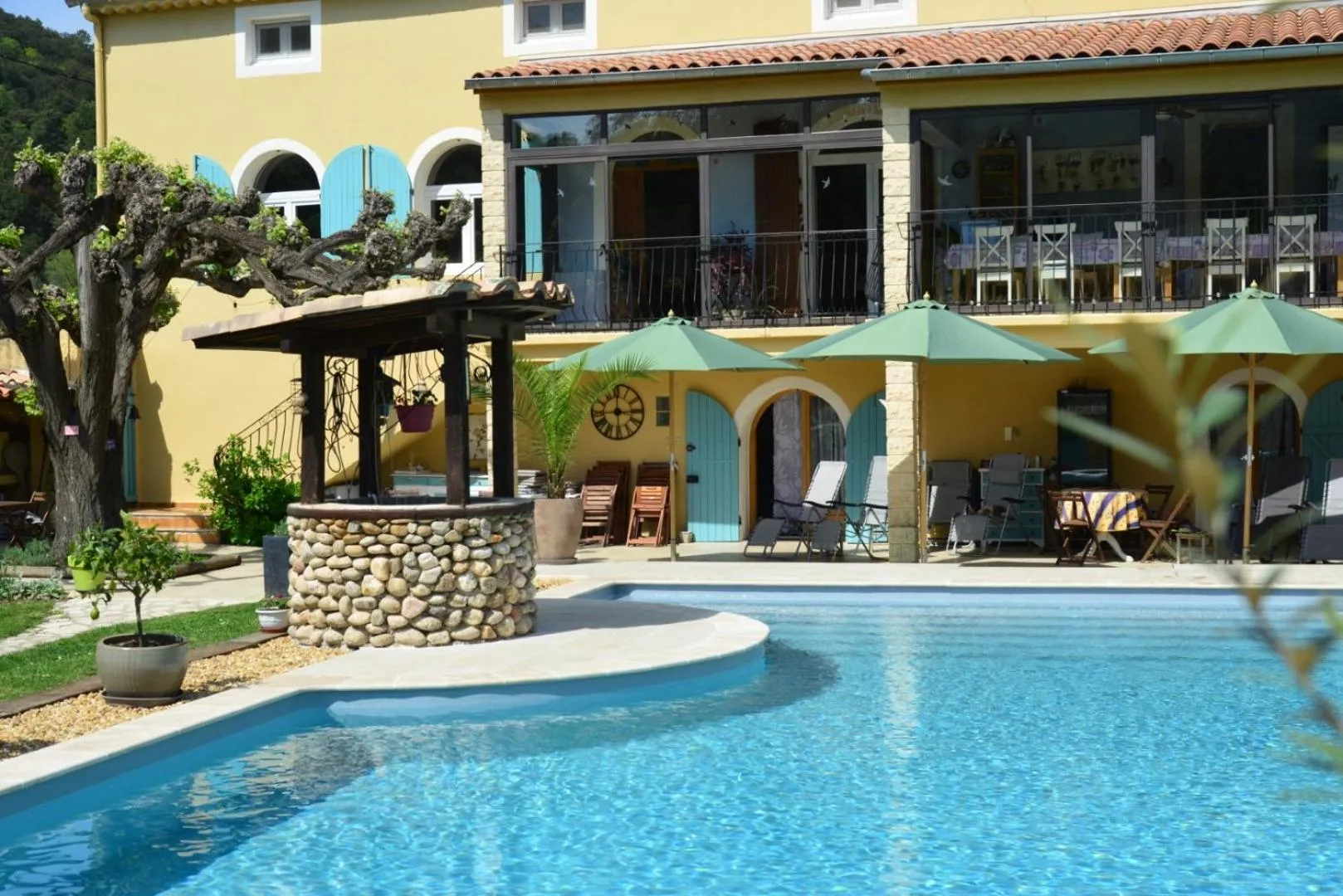 Property building in Au Grand Bonheur