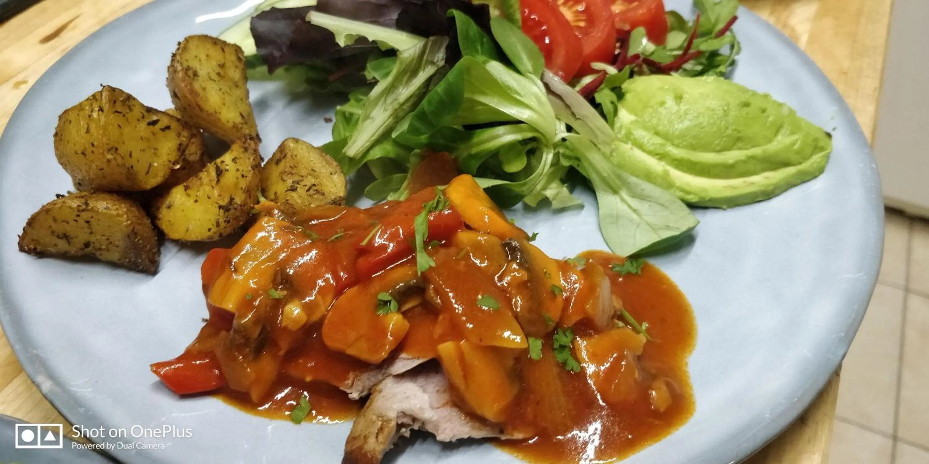 Restaurant/places to eat in Au Grand Bonheur