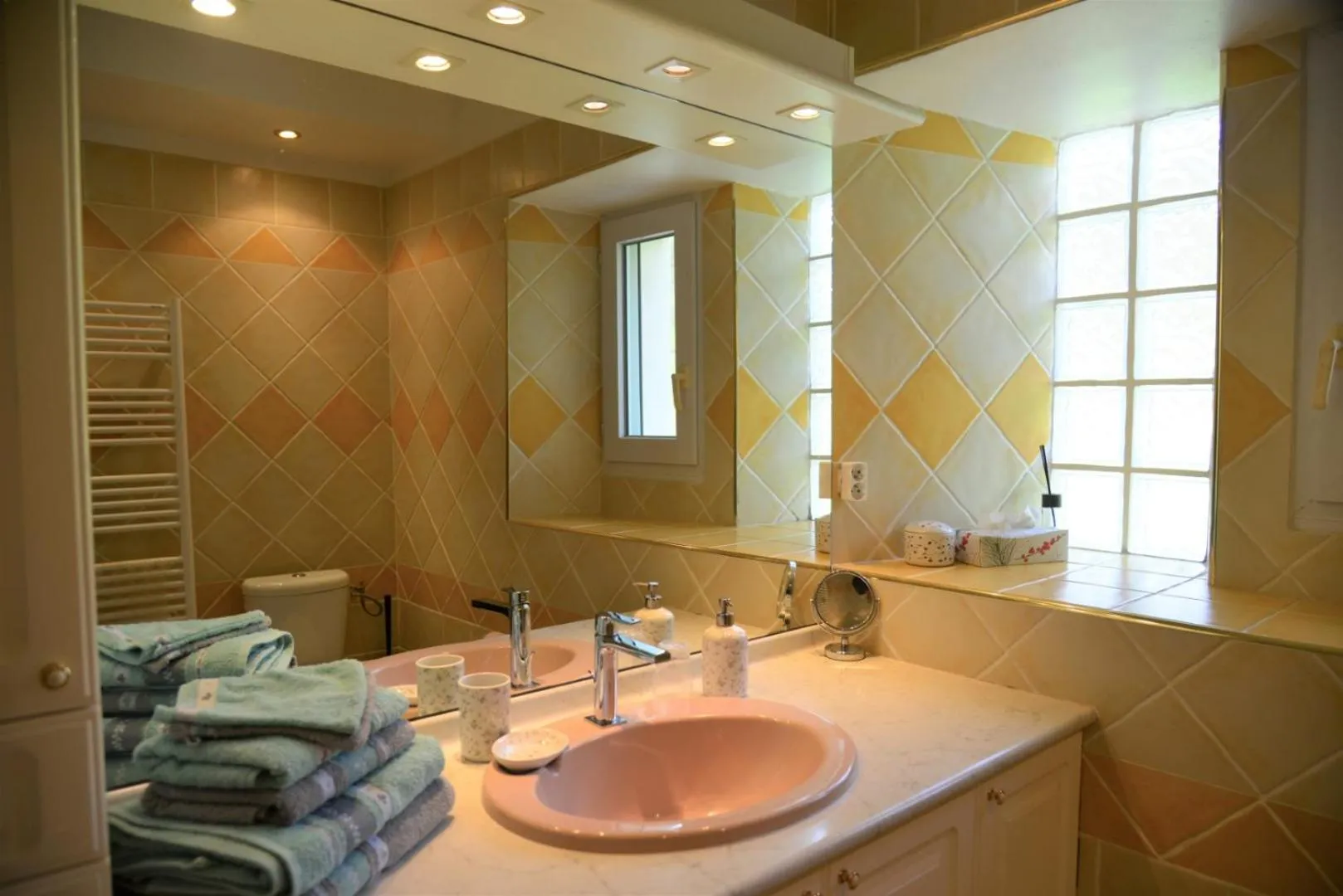 Bathroom in Au Grand Bonheur