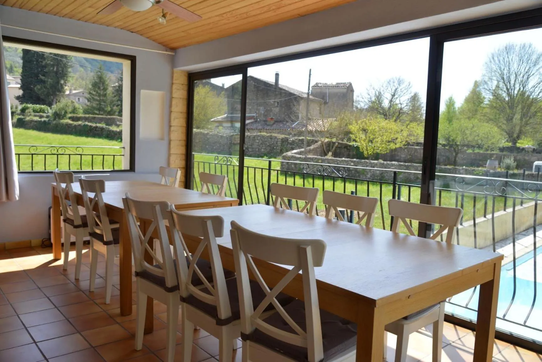 Restaurant/places to eat in Au Grand Bonheur