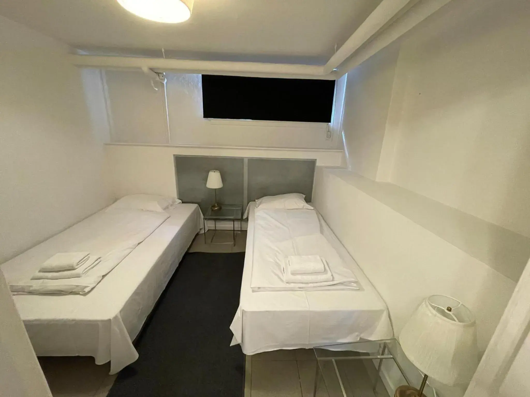 Budget Twin Room in M18 Budget Twin Room in M18