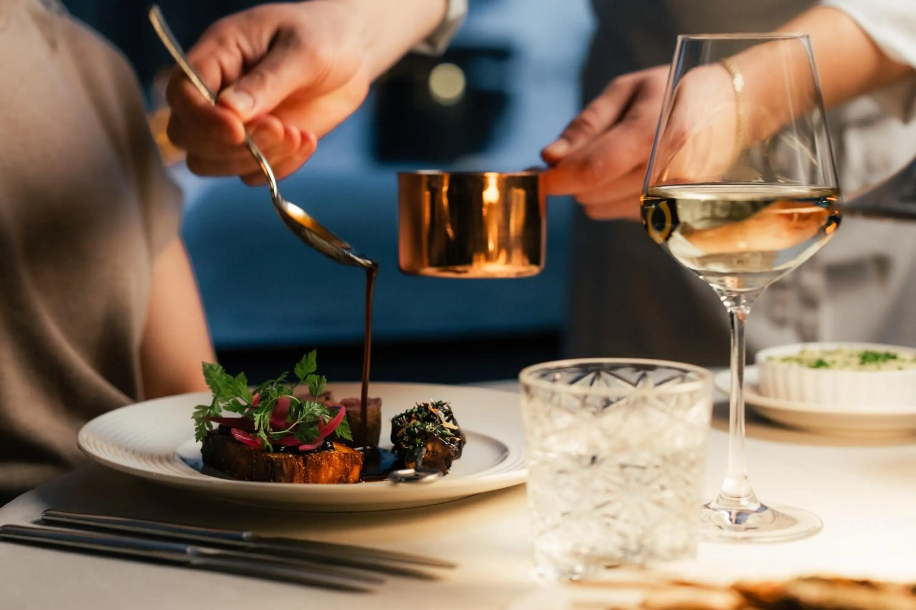 Restaurant/places to eat in Glass Resort