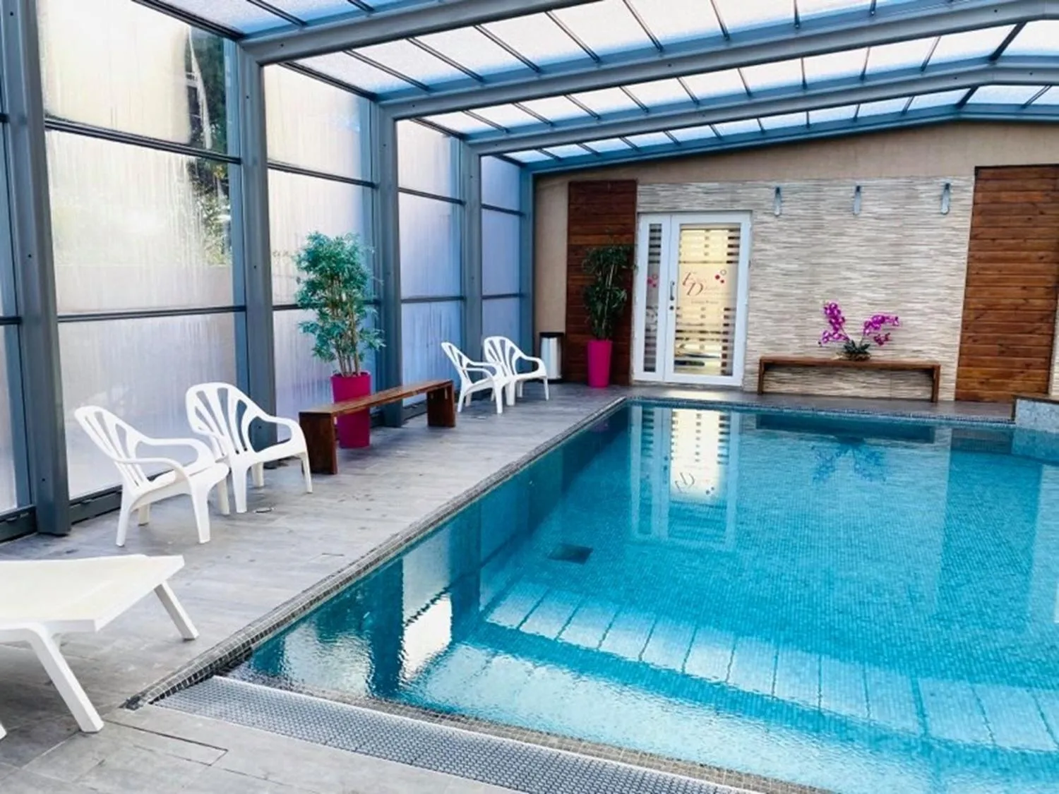 Swimming pool in Hotel & Spa Gil de France Cap d'Agde