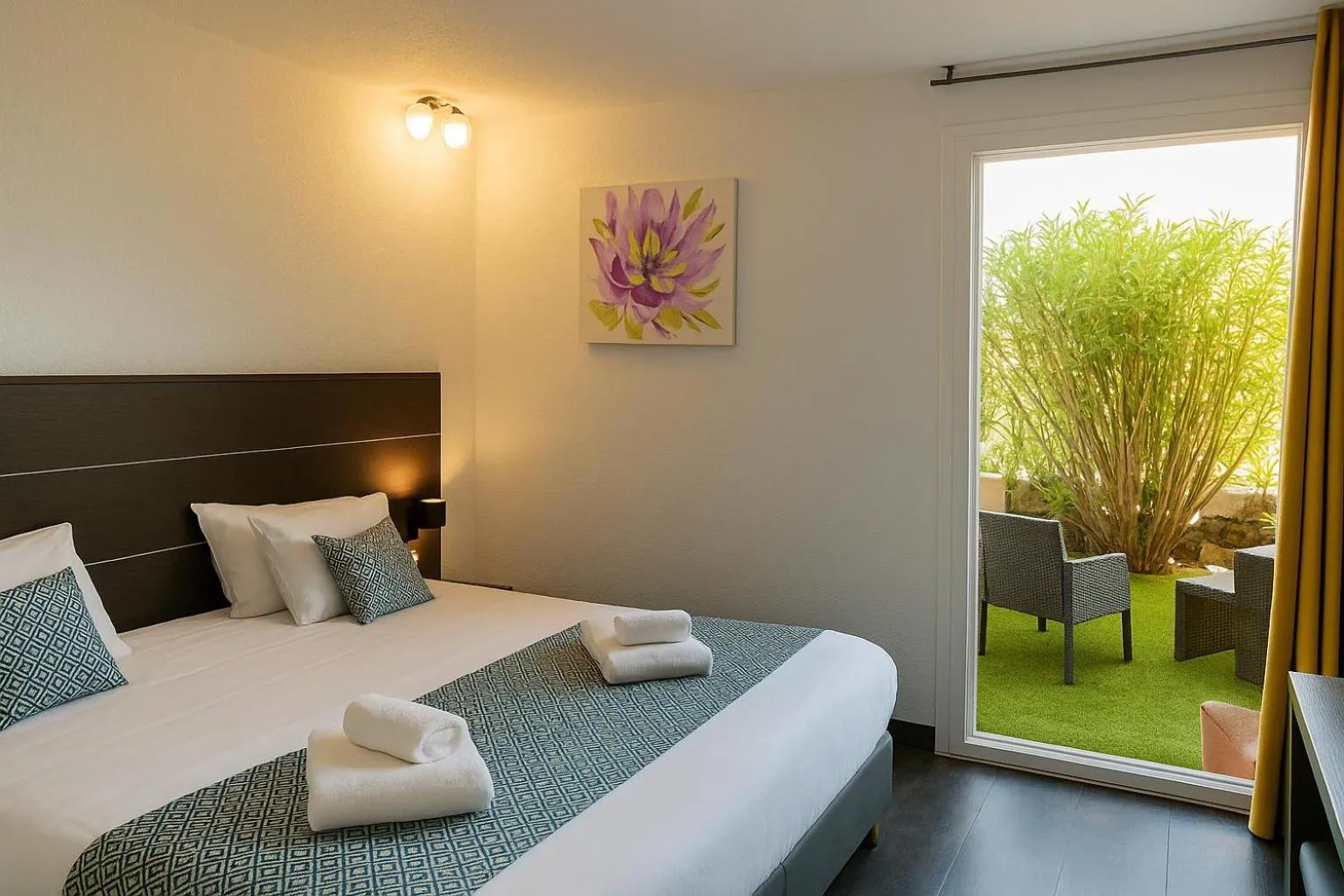 Bedroom, Bed in Hotel & Spa Gil de France Cap d'Agde