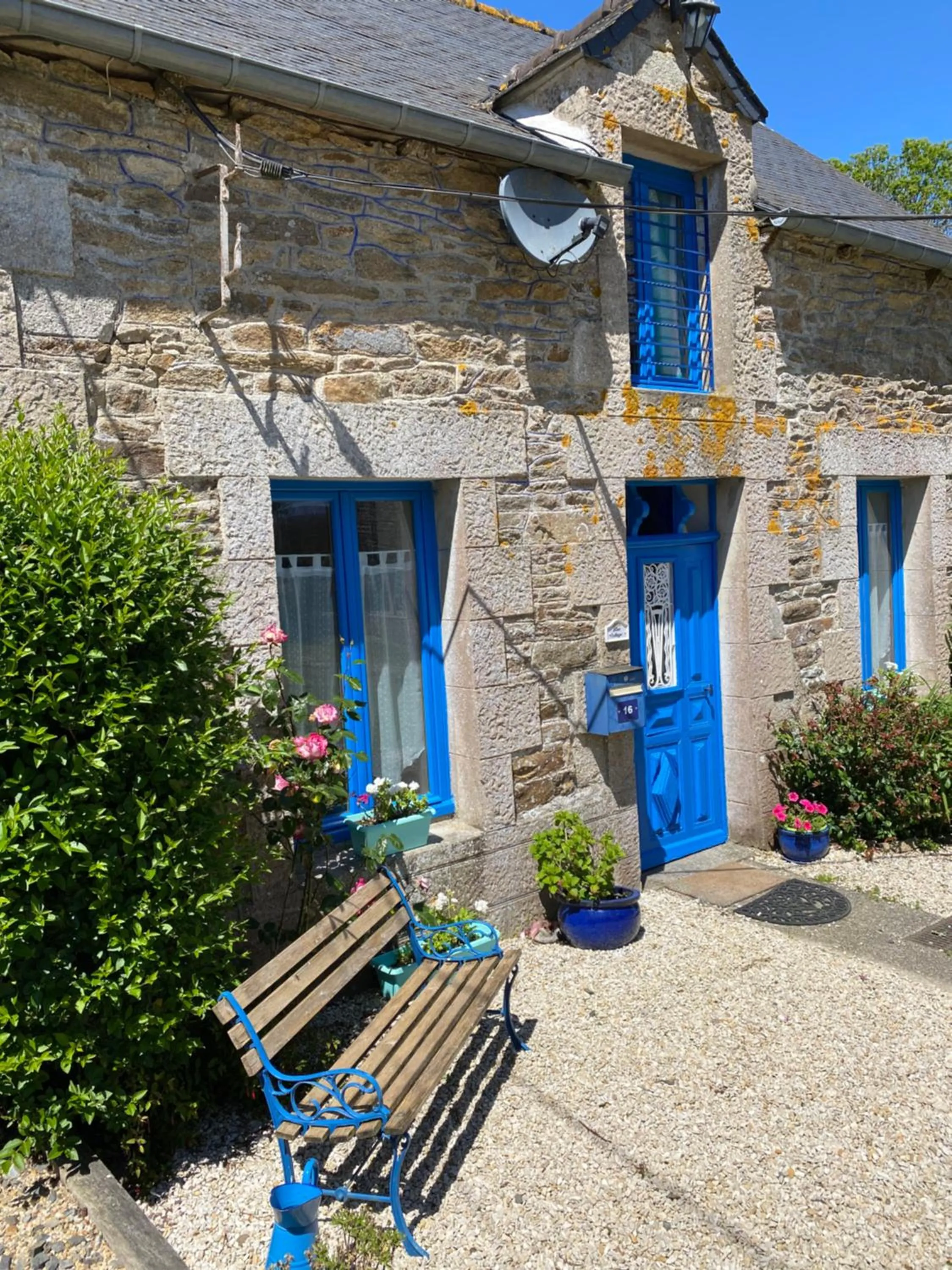 Facade/entrance in Gites de la Motte Parent
