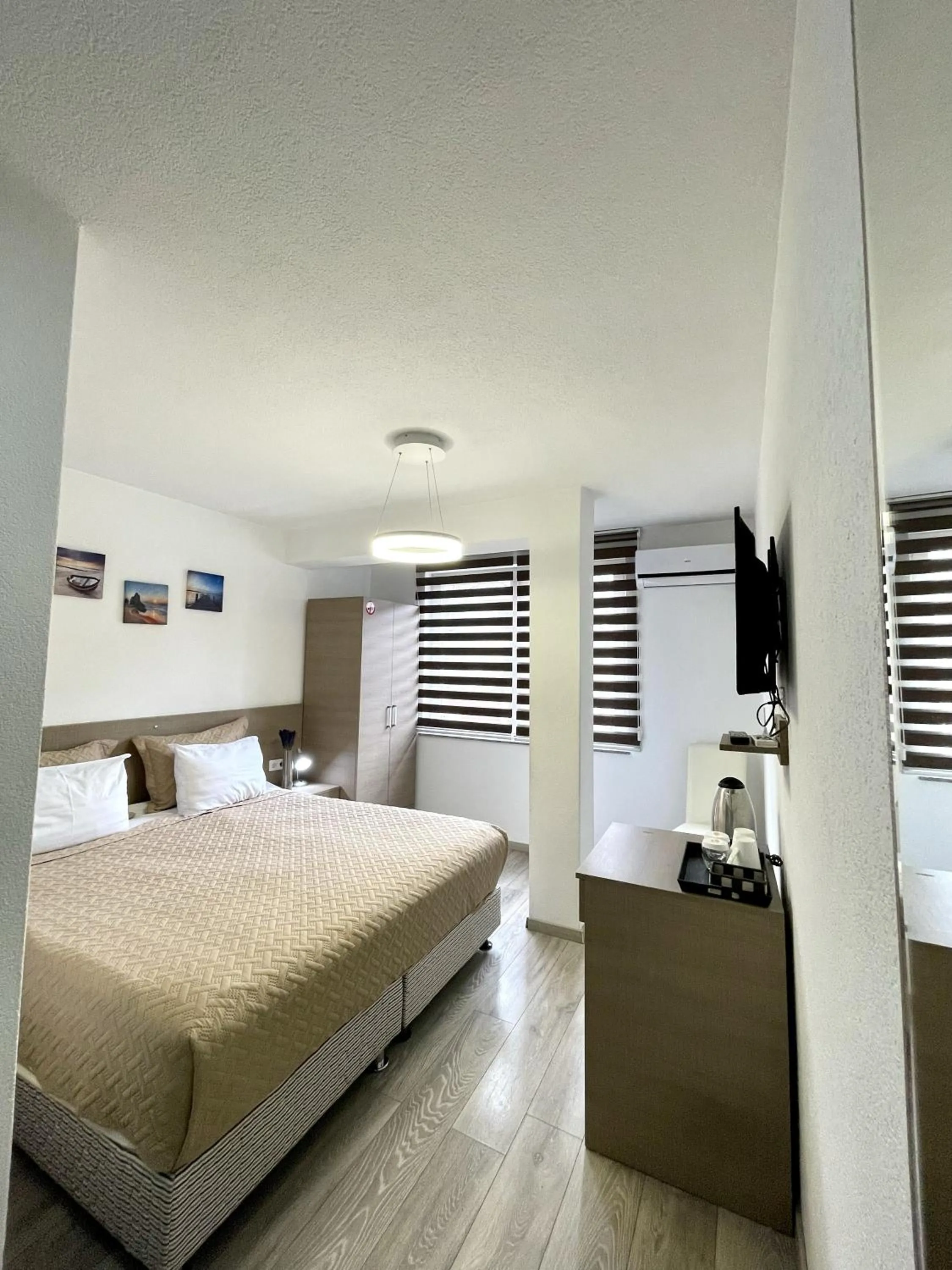 TV and multimedia, Bed in Stone Bridge Hotel