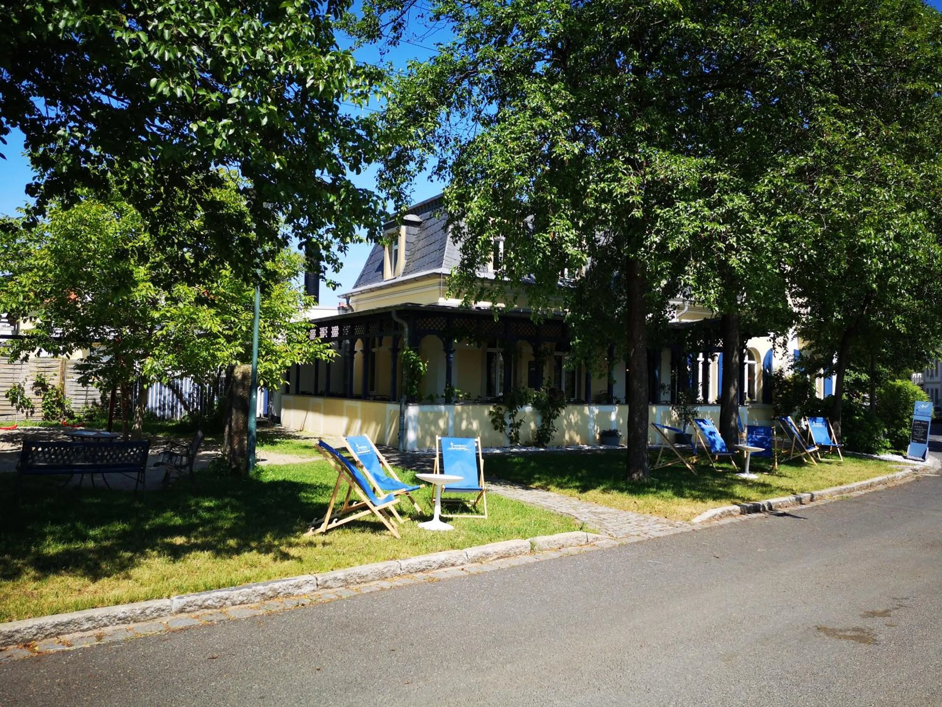 Property building in Dampfschiff Radebeul-Altkö