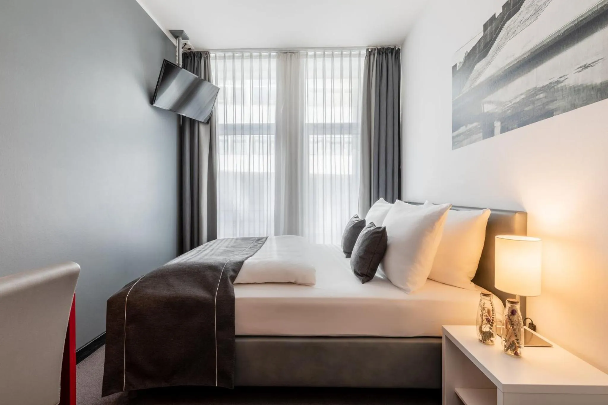 Photo of the whole room, Bed in Garner Hotel Berlin - Gendarmenmarkt by IHG