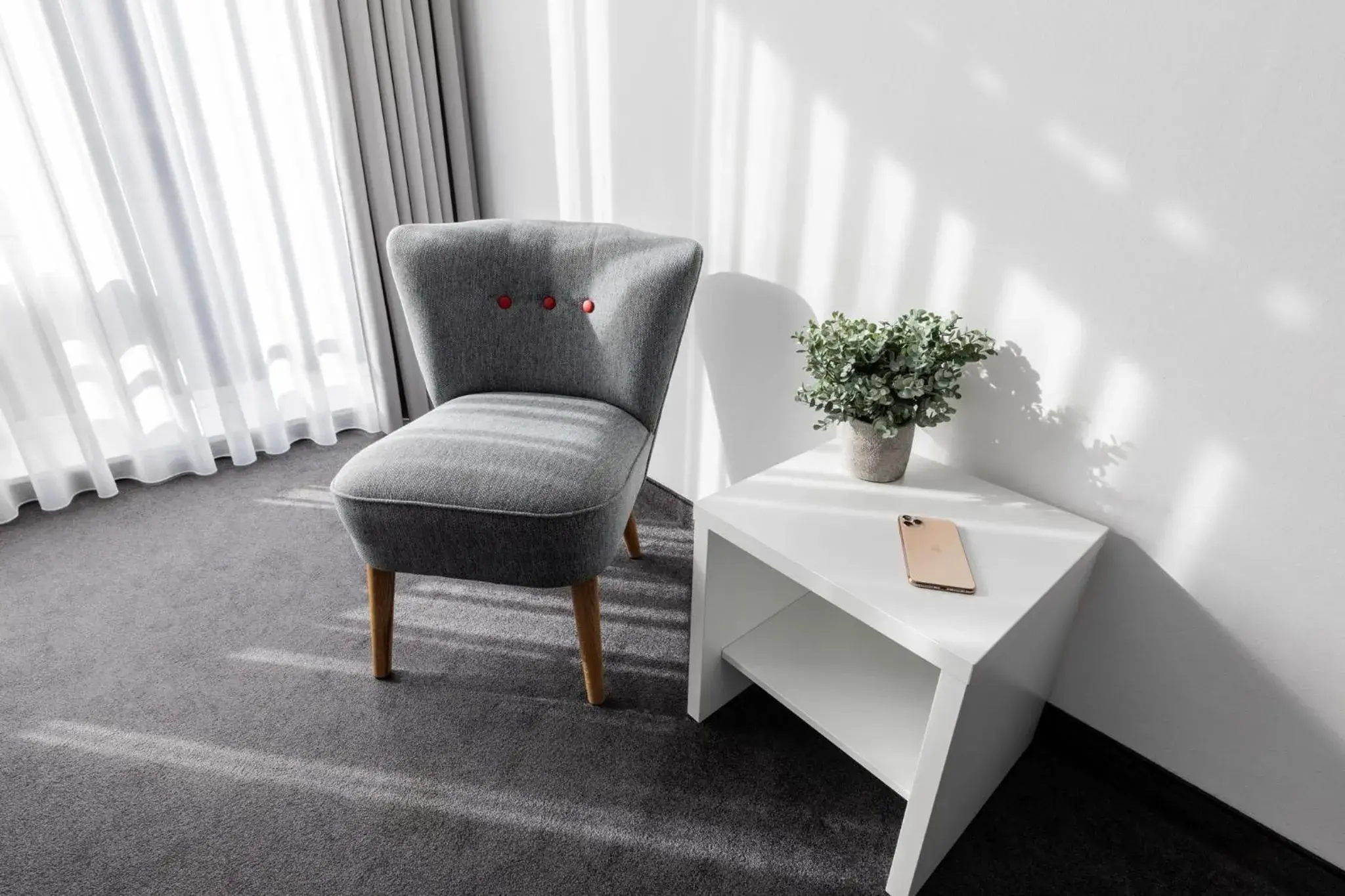 Photo of the whole room in Garner Hotel Berlin - Gendarmenmarkt by IHG Photo of the whole room in Garner Hotel Berlin - Gendarmenmarkt by IHG