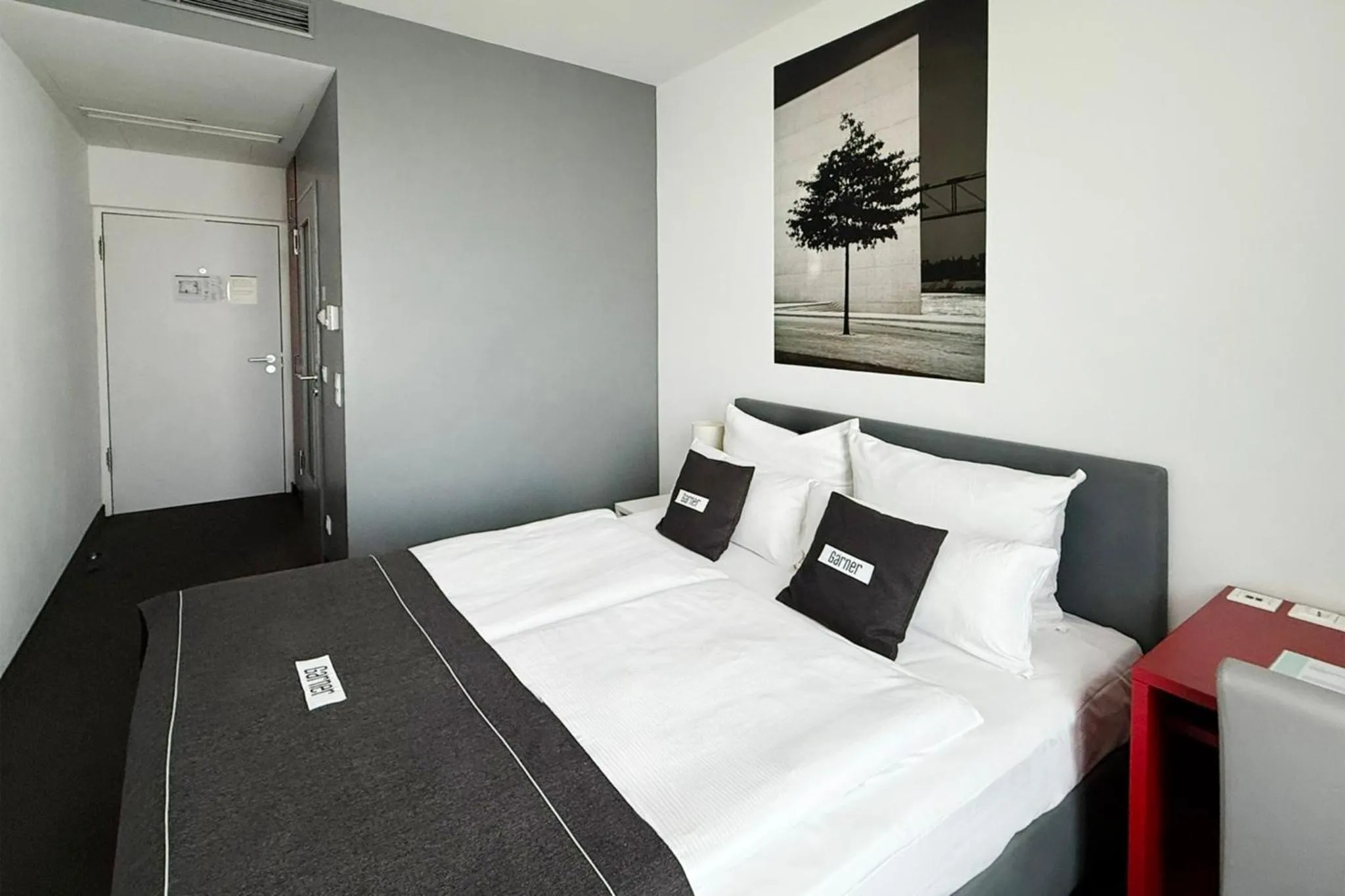 Photo of the whole room, Bed in Garner Hotel Berlin - Gendarmenmarkt by IHG