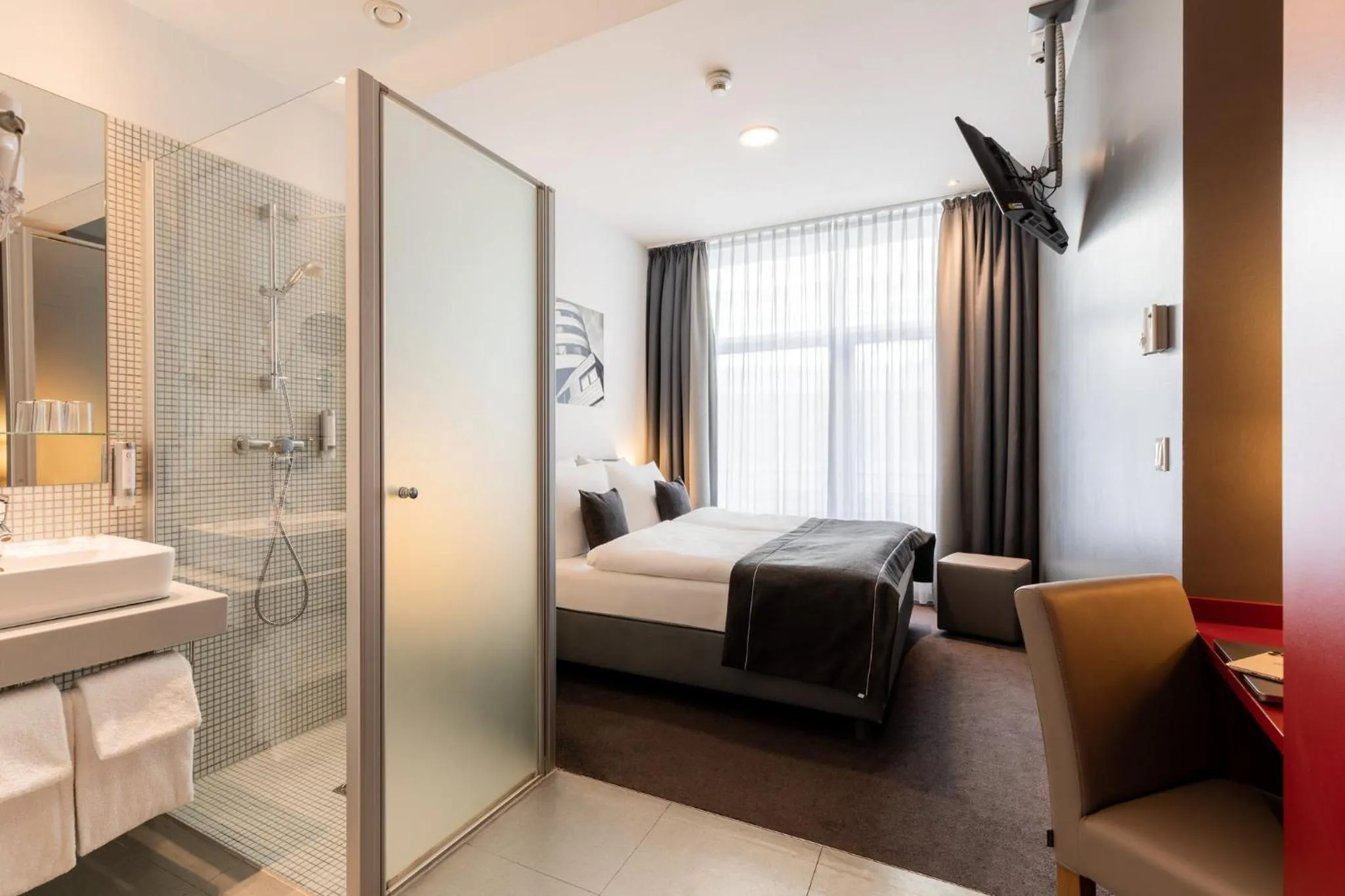 Photo of the whole room, Bed in Garner Hotel Berlin - Gendarmenmarkt by IHG